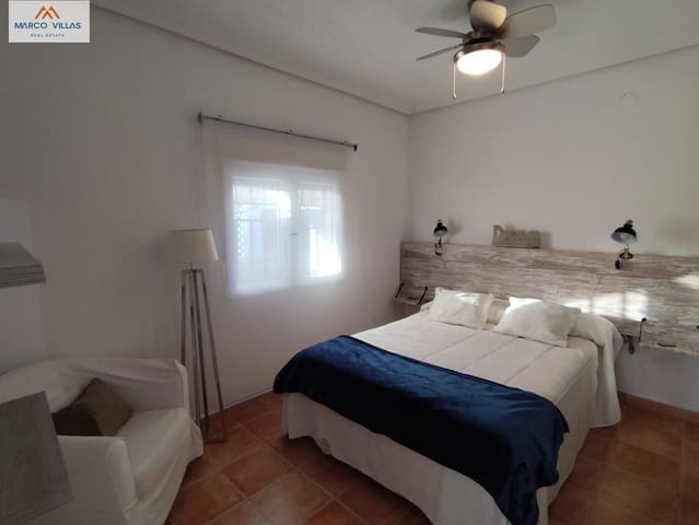 3 makuuhuone Huvila myytävänä paikassa Torrevieja mukana uima-altaan 
autotalli - 399 000 € (Ref: 8247752)