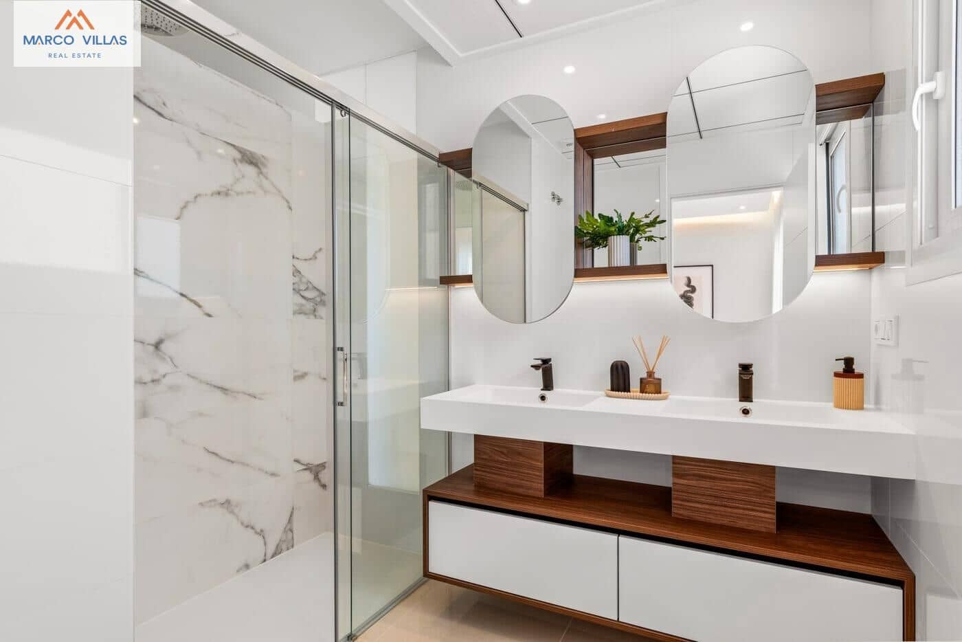 3 soverom Rekkehus til salgs i Ciudad Quesada med svømmebasseng garasje - € 397 000 (Ref: 8599843)