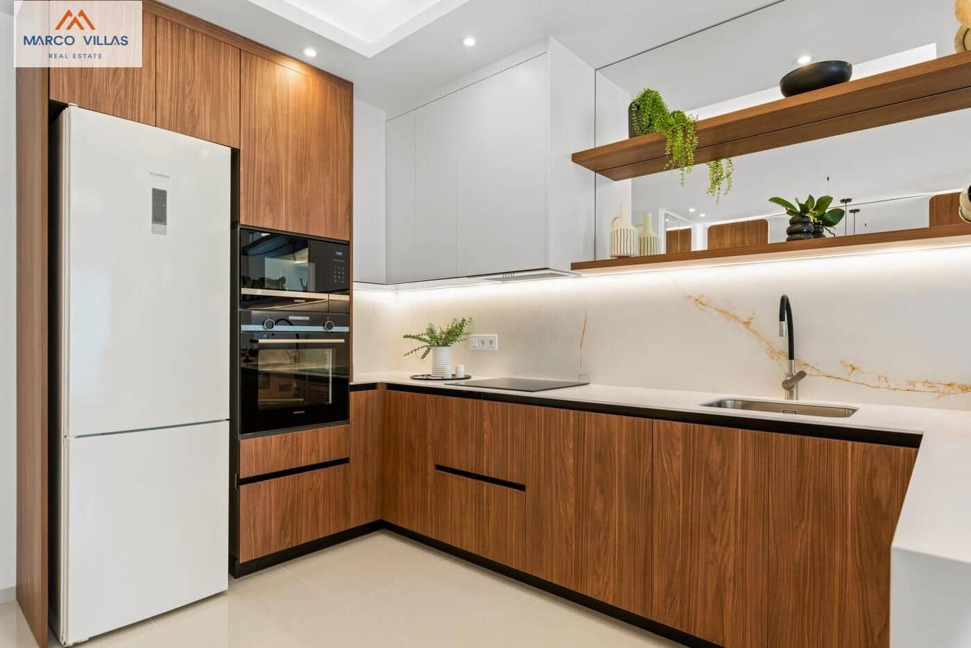 3 soverom Rekkehus til salgs i Ciudad Quesada med svømmebasseng garasje - € 397 000 (Ref: 8599843)