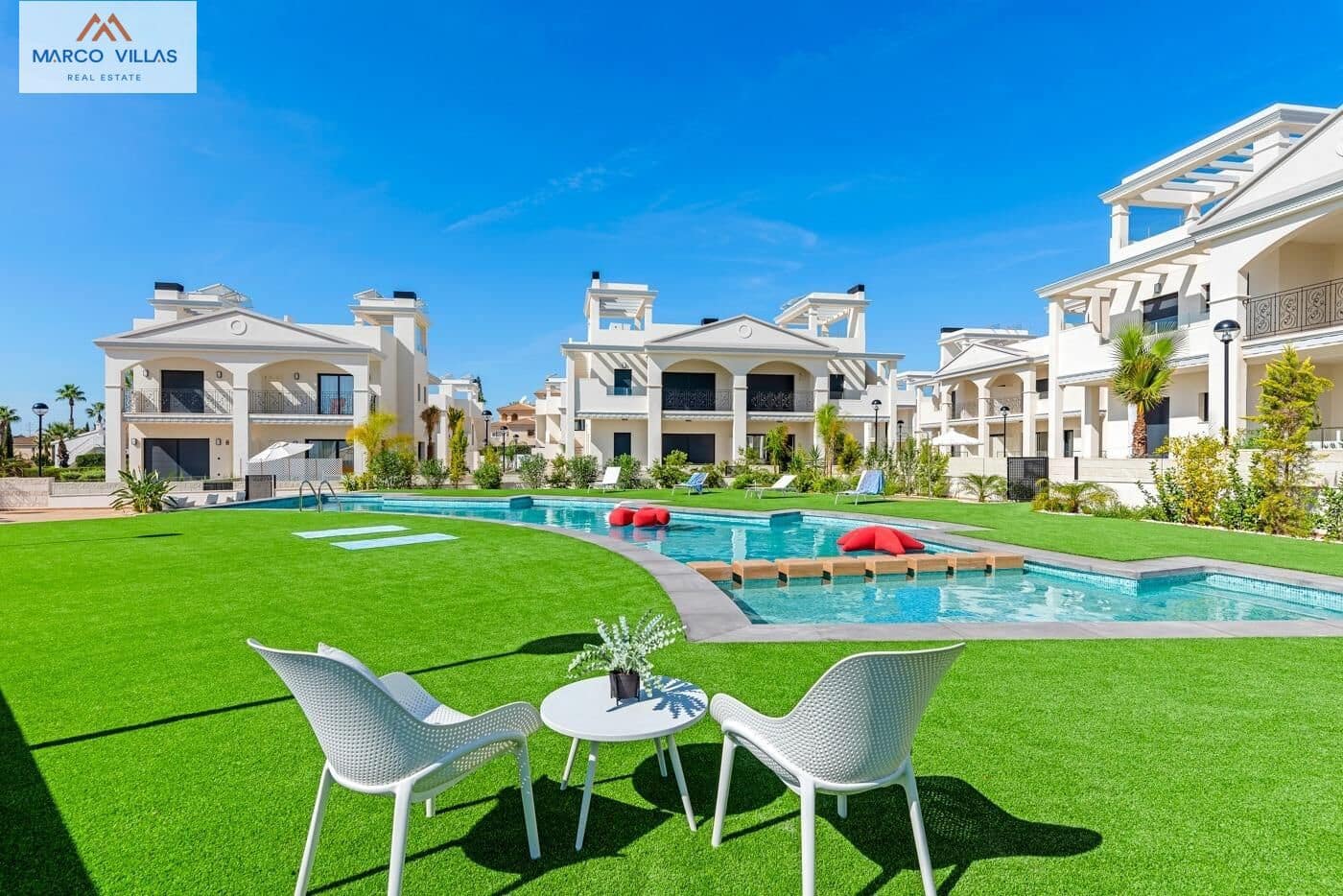 3 soverom Rekkehus til salgs i Ciudad Quesada med svømmebasseng garasje - € 397 000 (Ref: 8599843)