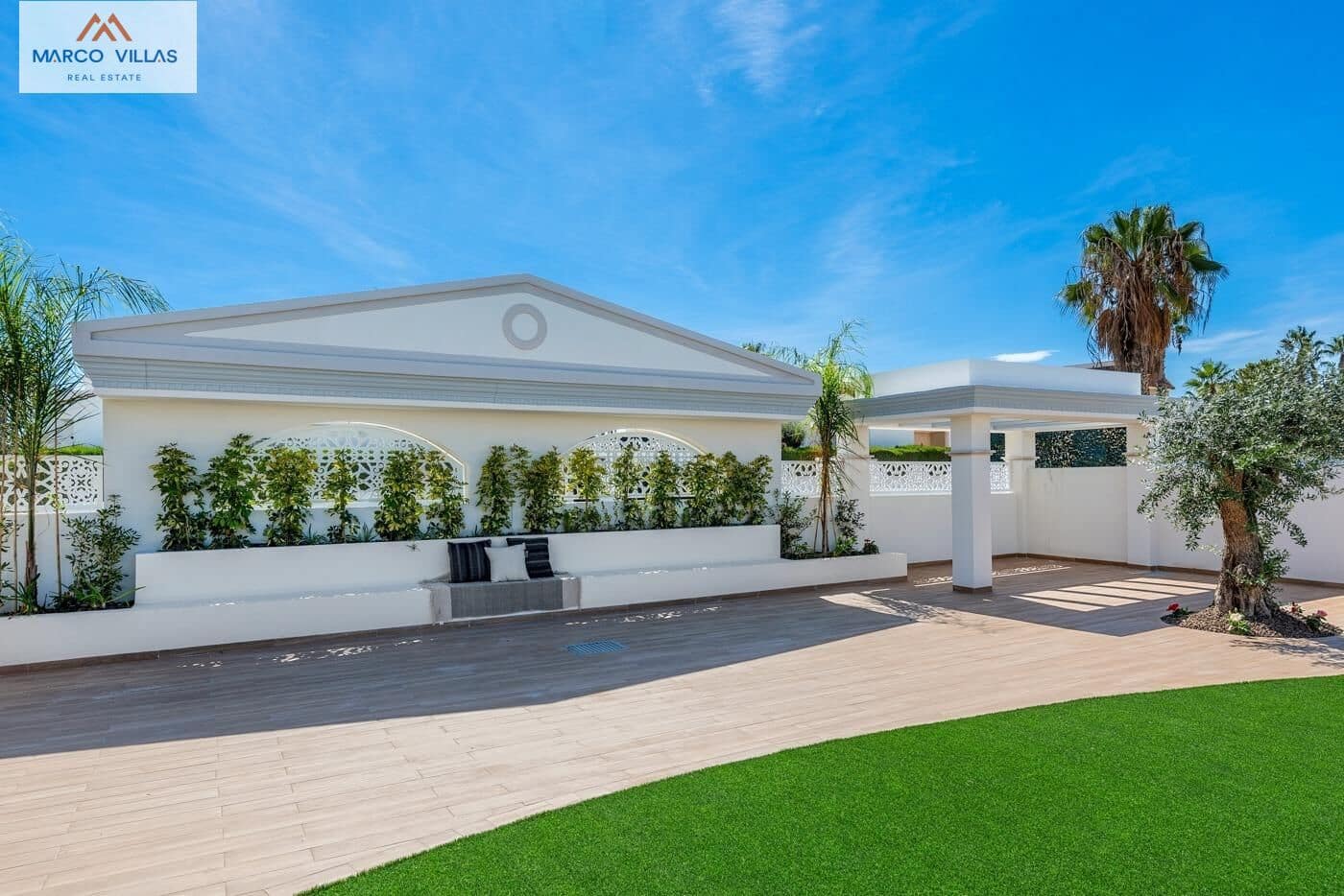 3 soverom Rekkehus til salgs i Ciudad Quesada med svømmebasseng garasje - € 397 000 (Ref: 8599843)