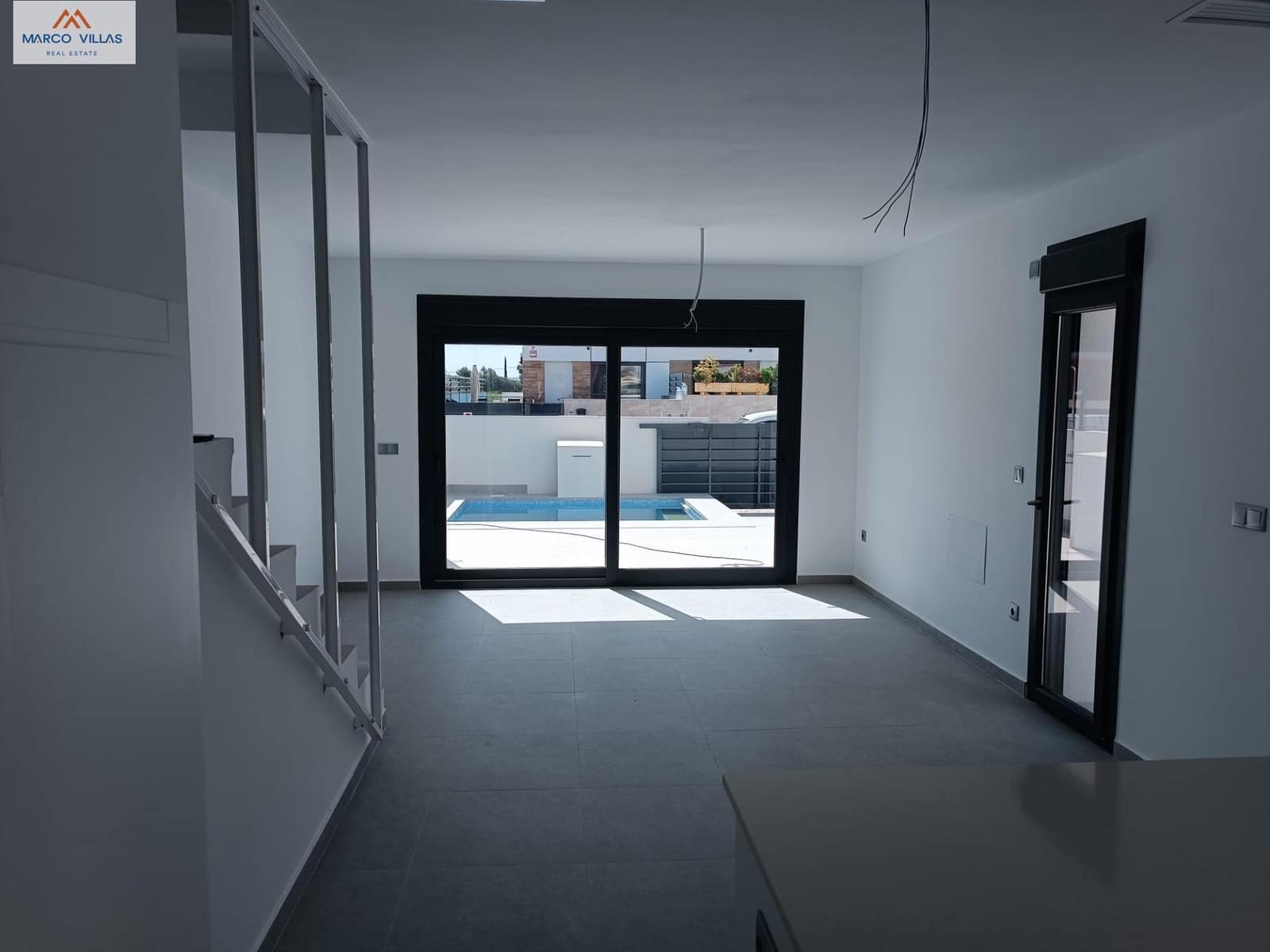 3 makuuhuone Huvila myytävänä paikassa Daya Nueva mukana uima-altaan - 290 000 € (Ref: 8741611)