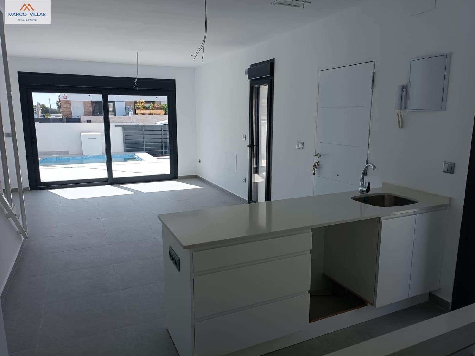 3 makuuhuone Huvila myytävänä paikassa Daya Nueva mukana uima-altaan - 290 000 € (Ref: 8741611)