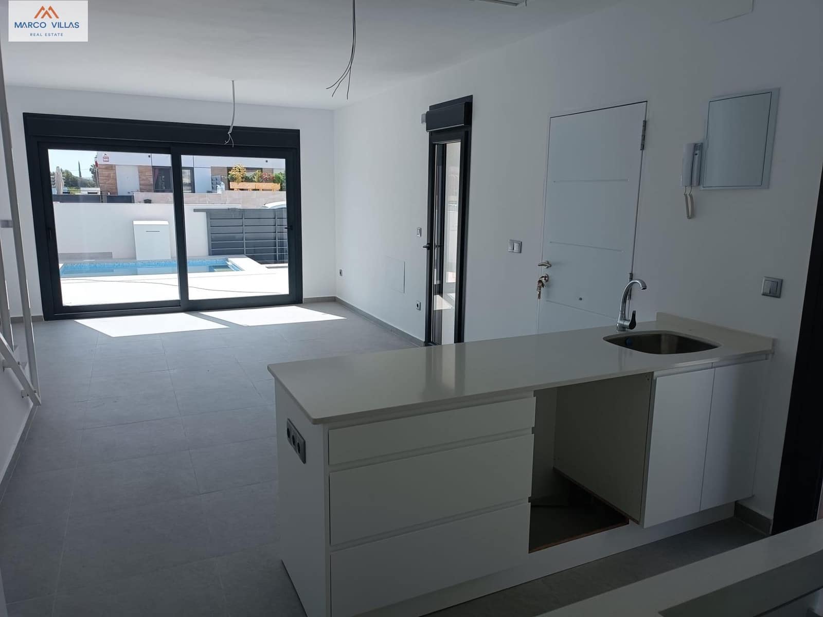 3 makuuhuone Huvila myytävänä paikassa Daya Nueva mukana uima-altaan - 290 000 € (Ref: 8741611)