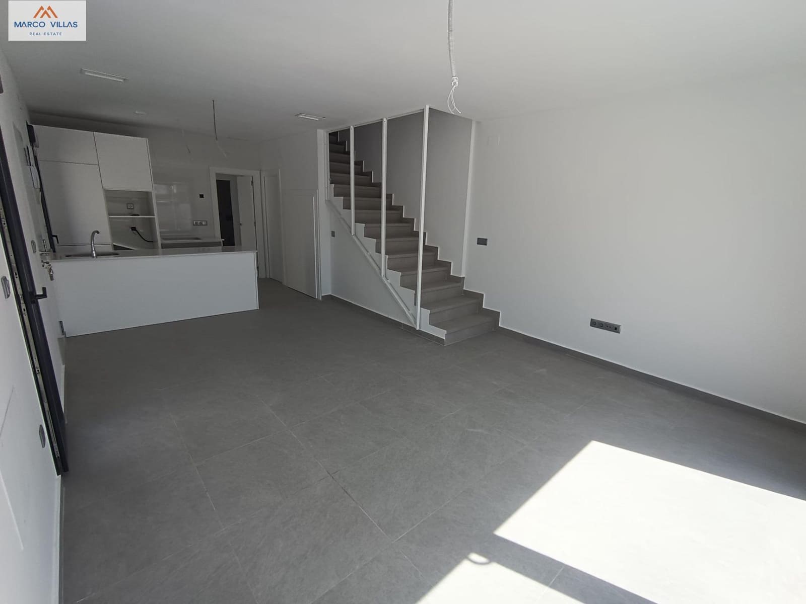 3 makuuhuone Huvila myytävänä paikassa Daya Nueva mukana uima-altaan - 290 000 € (Ref: 8741611)