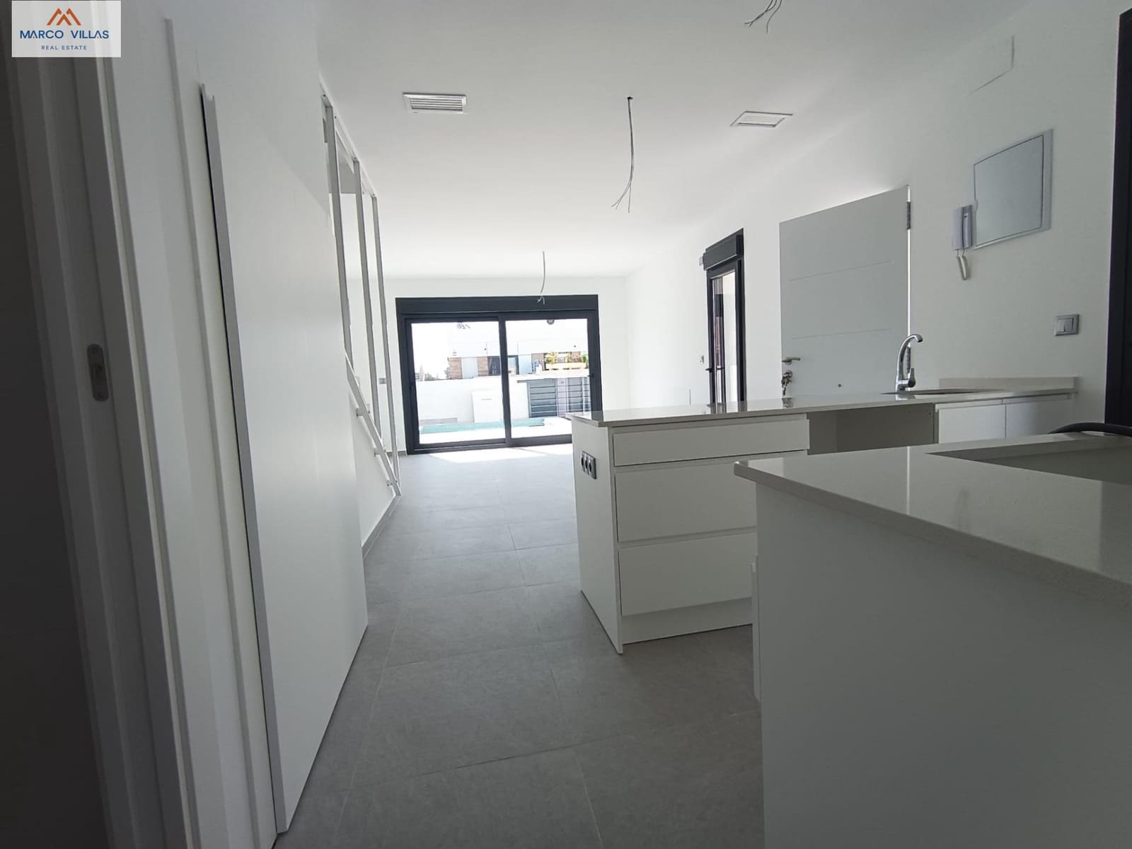 3 makuuhuone Huvila myytävänä paikassa Daya Nueva mukana uima-altaan - 290 000 € (Ref: 8741611)