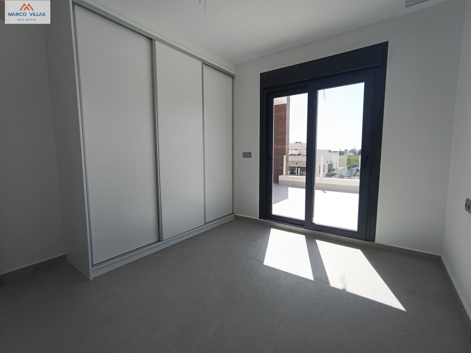 3 makuuhuone Huvila myytävänä paikassa Daya Nueva mukana uima-altaan - 290 000 € (Ref: 8741611)