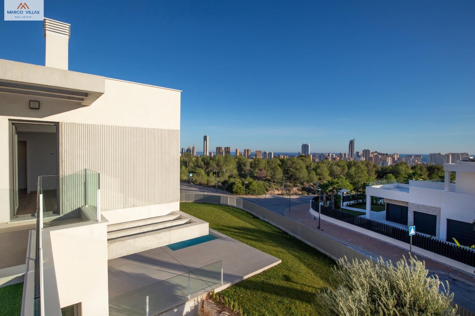 3 slaapkamer Villa te koop in Finestrat met zwembad garage - € 775.000 (Ref: 8776502)