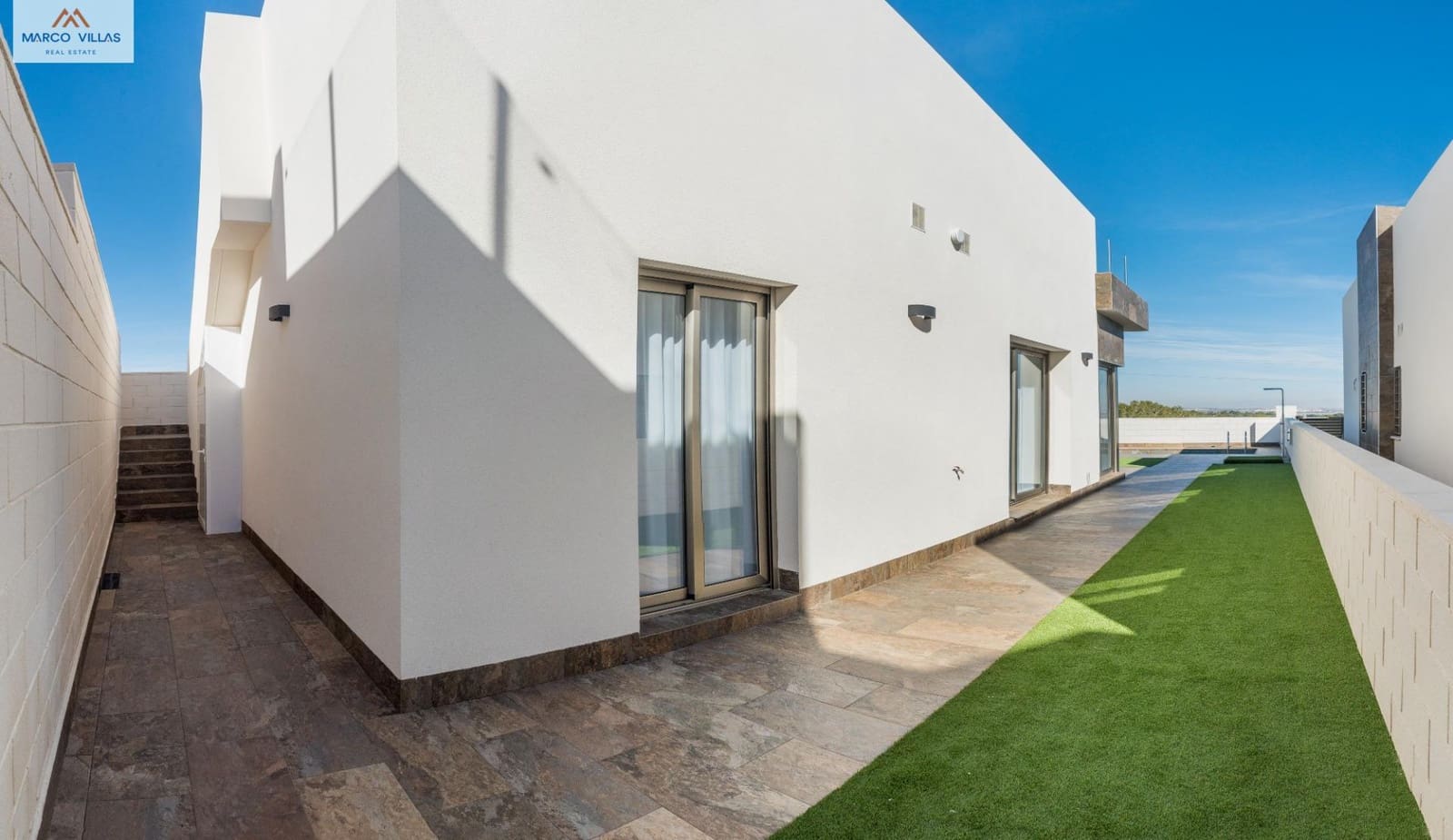 Chalet de 3 habitaciones en Orihuela Costa en venta con piscina - 370.000 € (Ref: 8813372)