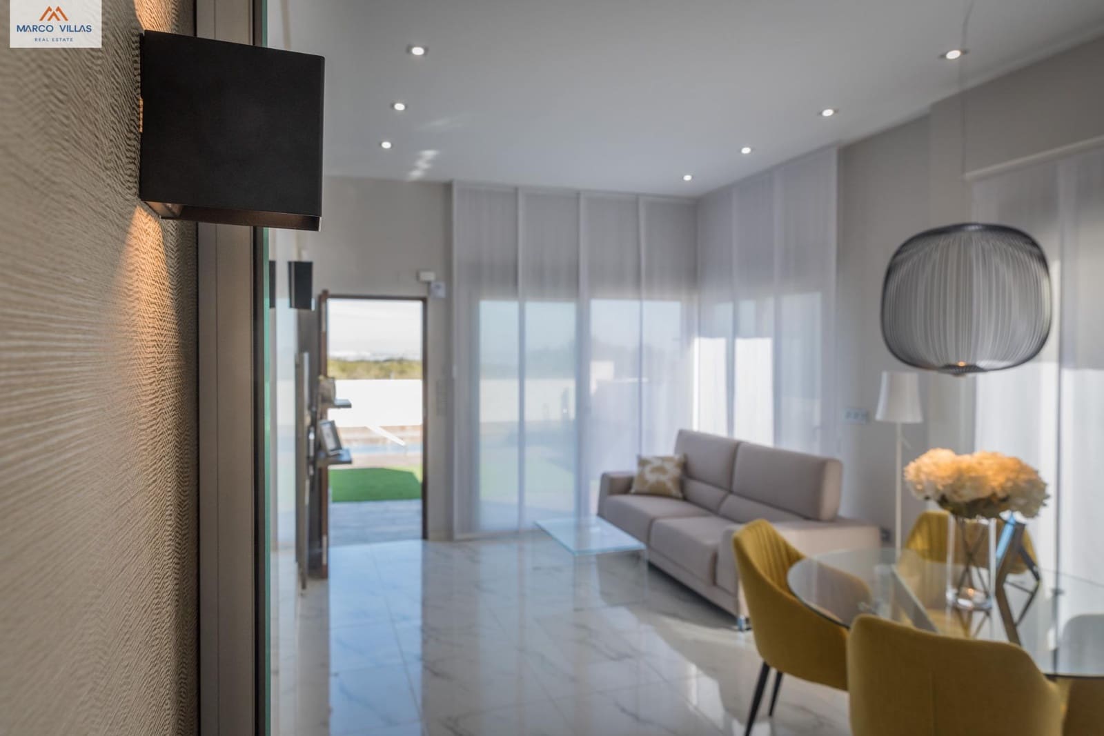 Chalet de 3 habitaciones en Orihuela Costa en venta con piscina - 370.000 € (Ref: 8813372)