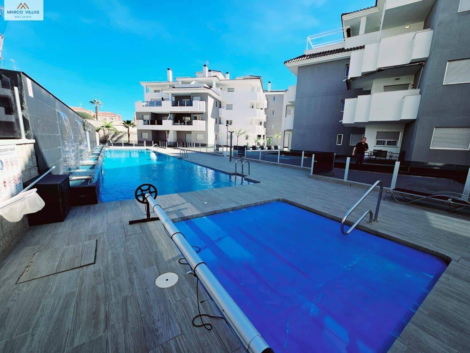 2 soveværelse Lejlighed til salg i Filipinas med swimmingpool garage - € 215.000 (Ref: 8825157)