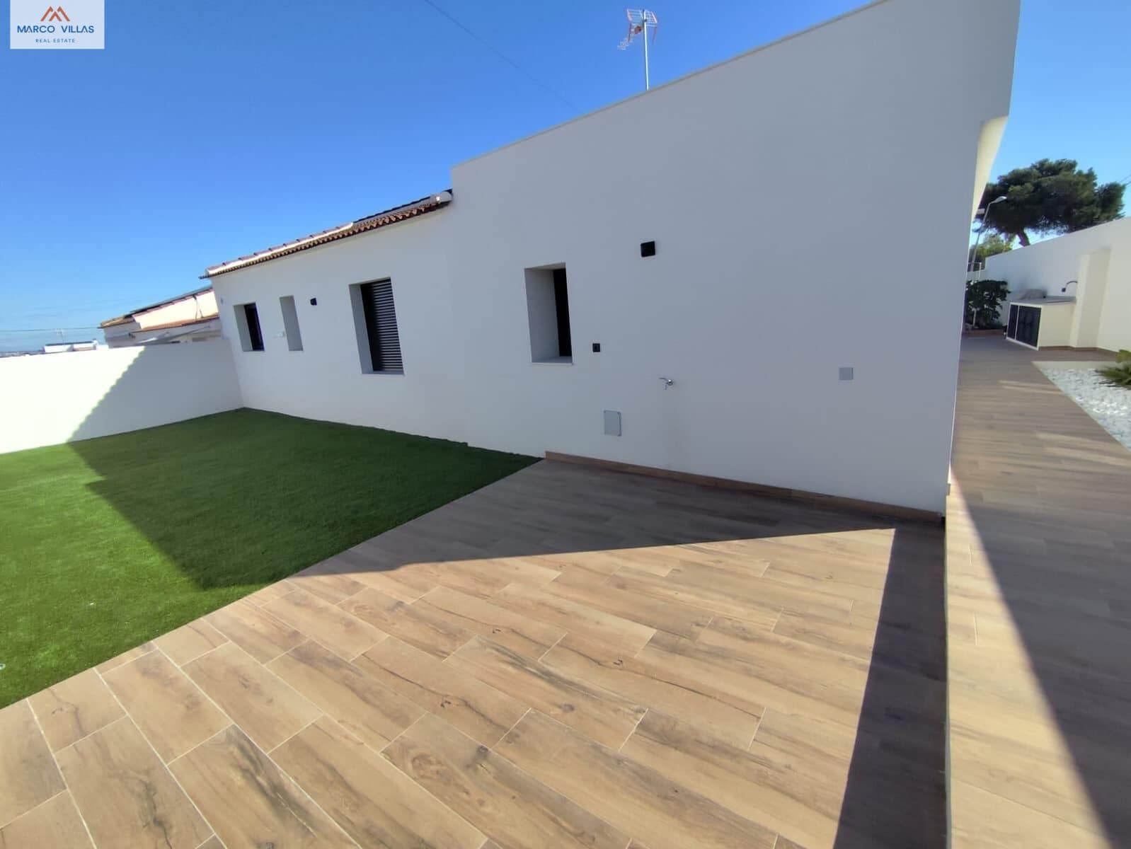 3 bedroom Villa for sale in Torrevieja with pool - € 550,000 (Ref: 8857143)