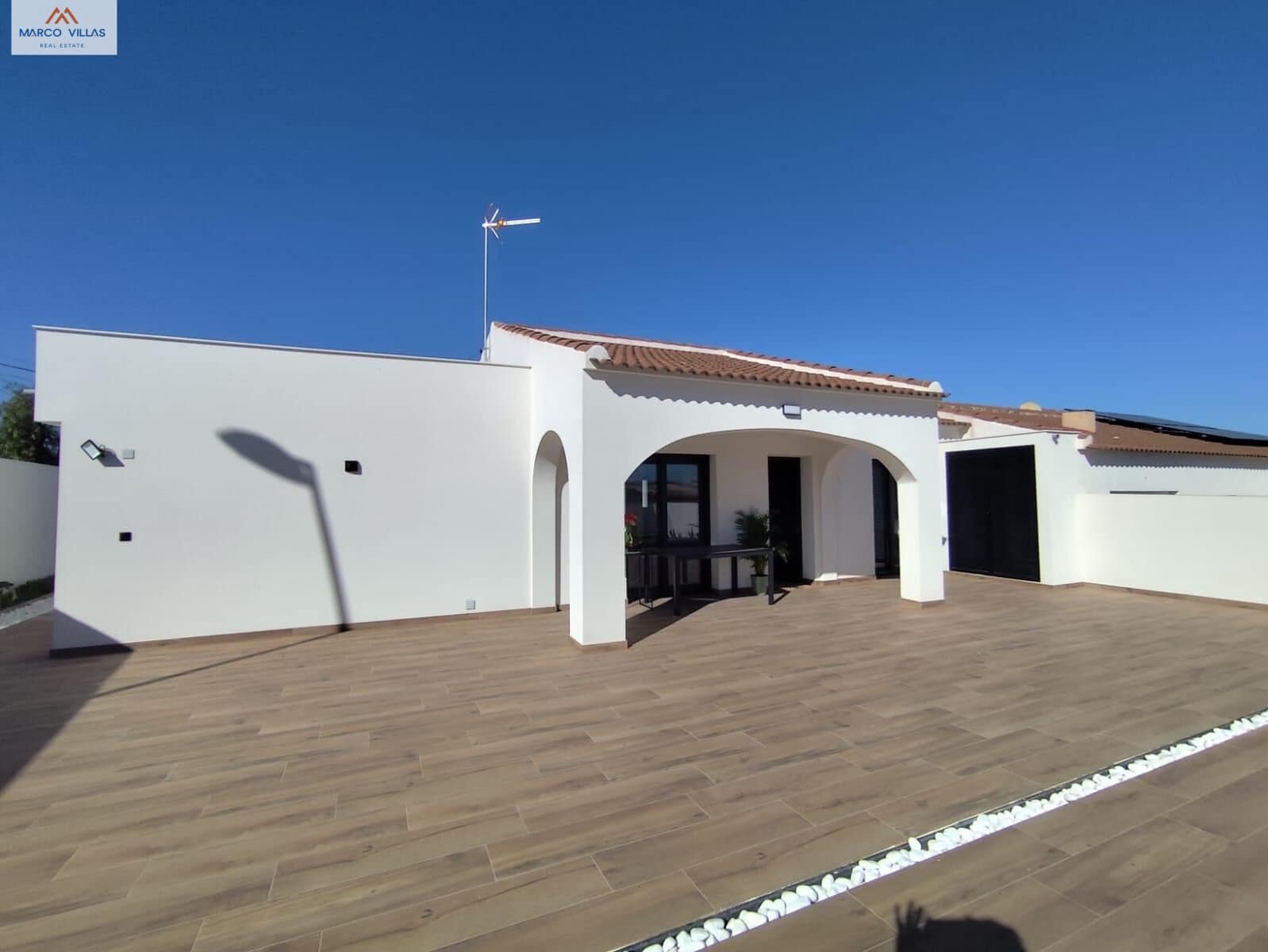 3 bedroom Villa for sale in Torrevieja with pool - € 550,000 (Ref: 8857143)