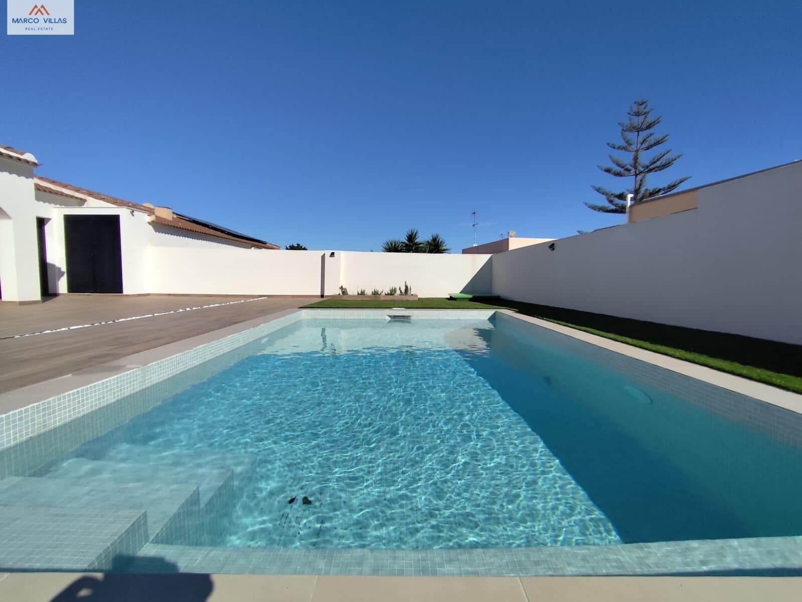 3 bedroom Villa for sale in Torrevieja with pool - € 550,000 (Ref: 8857143)