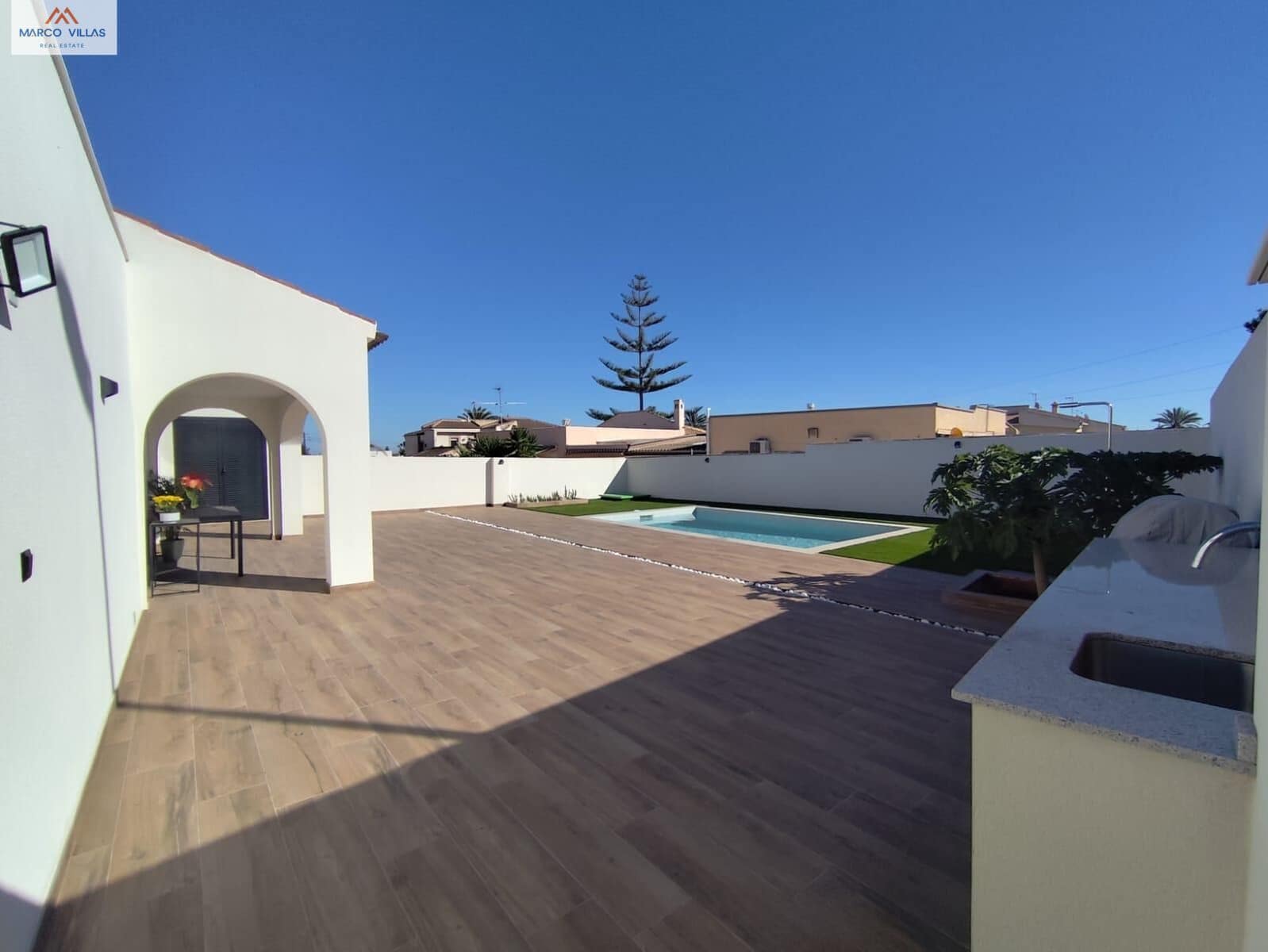 3 bedroom Villa for sale in Torrevieja with pool - € 550,000 (Ref: 8857143)