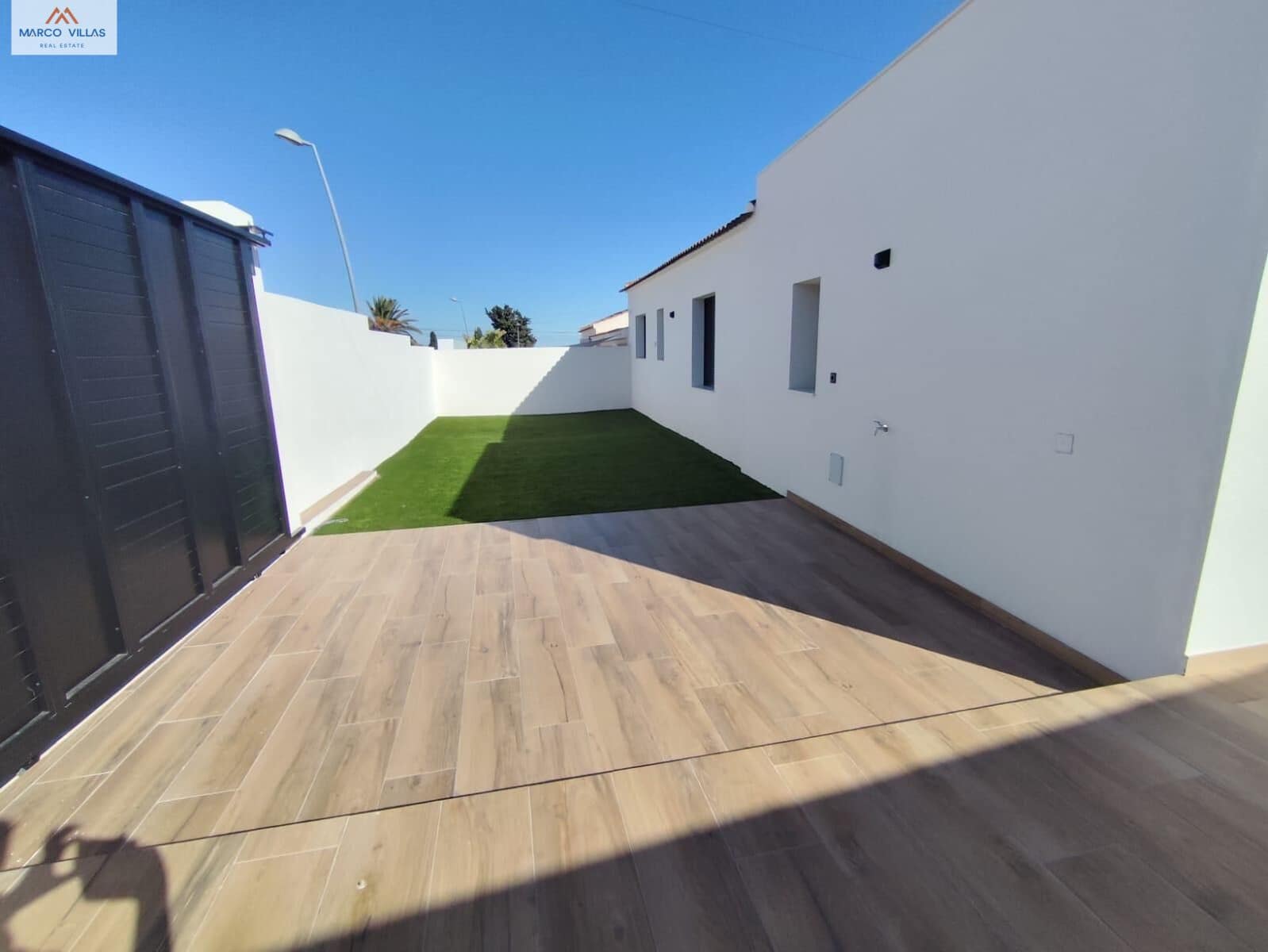 3 bedroom Villa for sale in Torrevieja with pool - € 550,000 (Ref: 8857143)