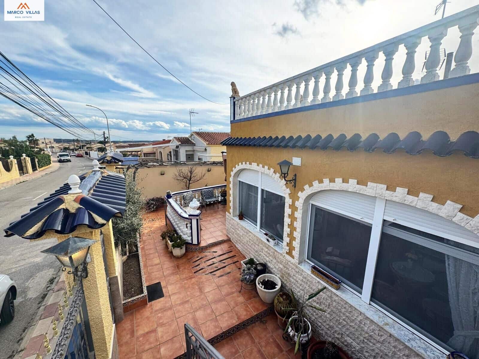 6 Zimmer Villa zu verkaufen in San Fulgencio mit Garage - 299.000 € (Ref: 8869783)