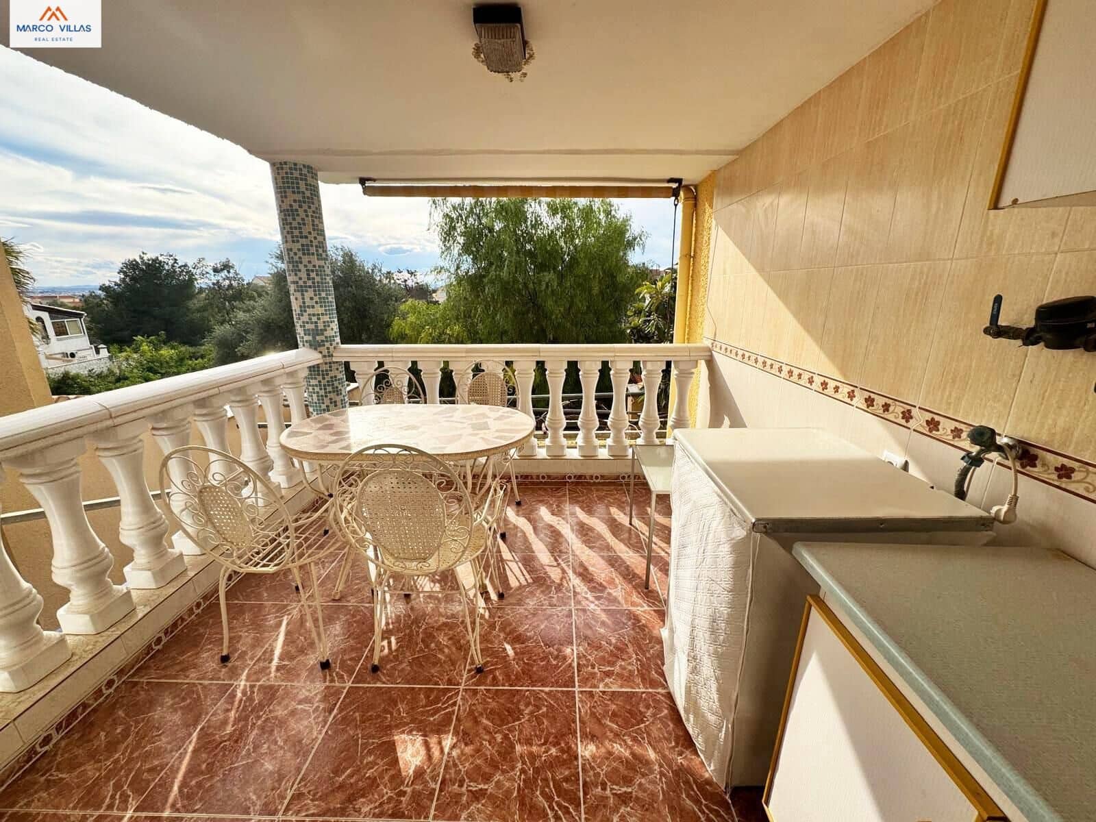 6 Zimmer Villa zu verkaufen in San Fulgencio mit Garage - 299.000 € (Ref: 8869783)