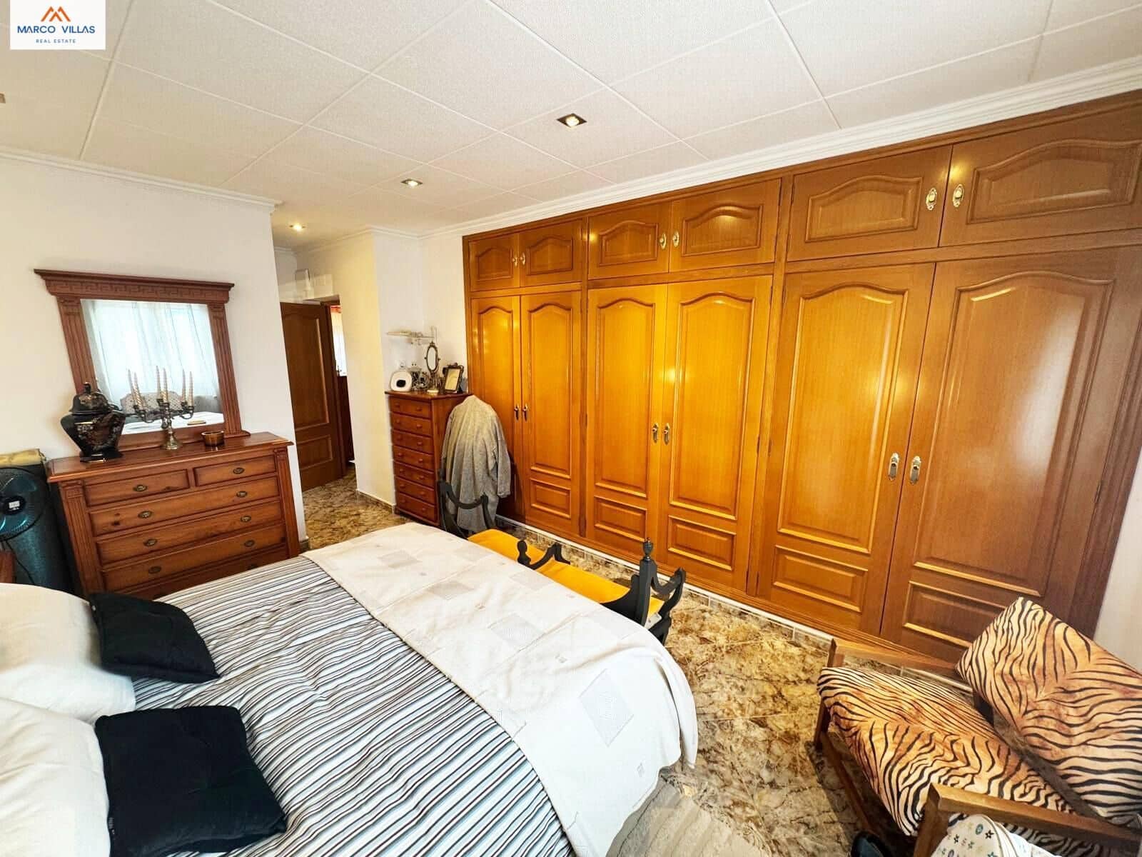 6 Zimmer Villa zu verkaufen in San Fulgencio mit Garage - 299.000 € (Ref: 8869783)