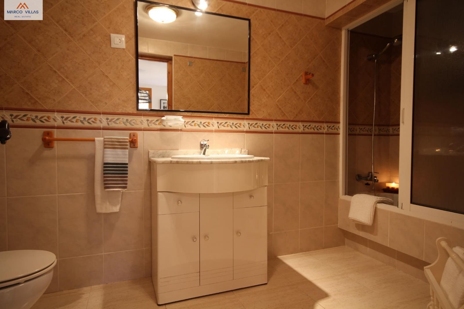 6 Zimmer Villa zu verkaufen in San Fulgencio mit Garage - 299.000 € (Ref: 8869783)