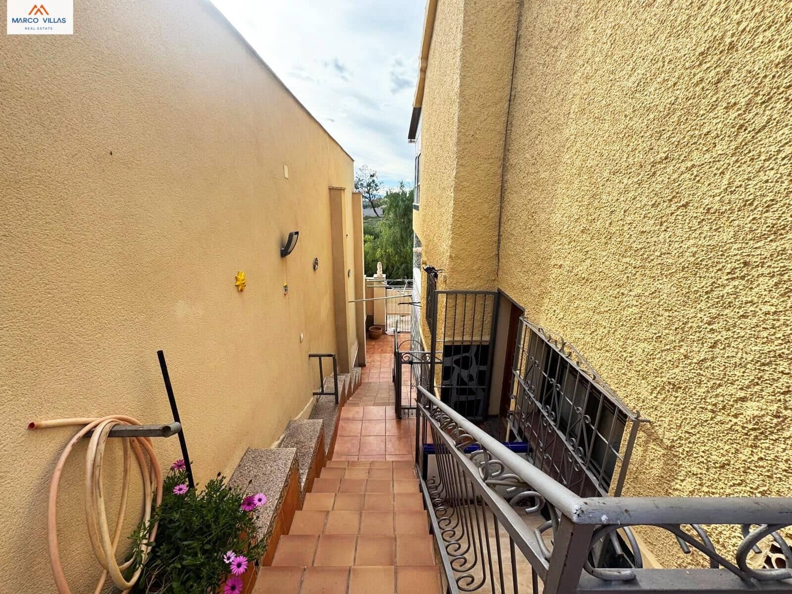 6 Zimmer Villa zu verkaufen in San Fulgencio mit Garage - 299.000 € (Ref: 8869783)