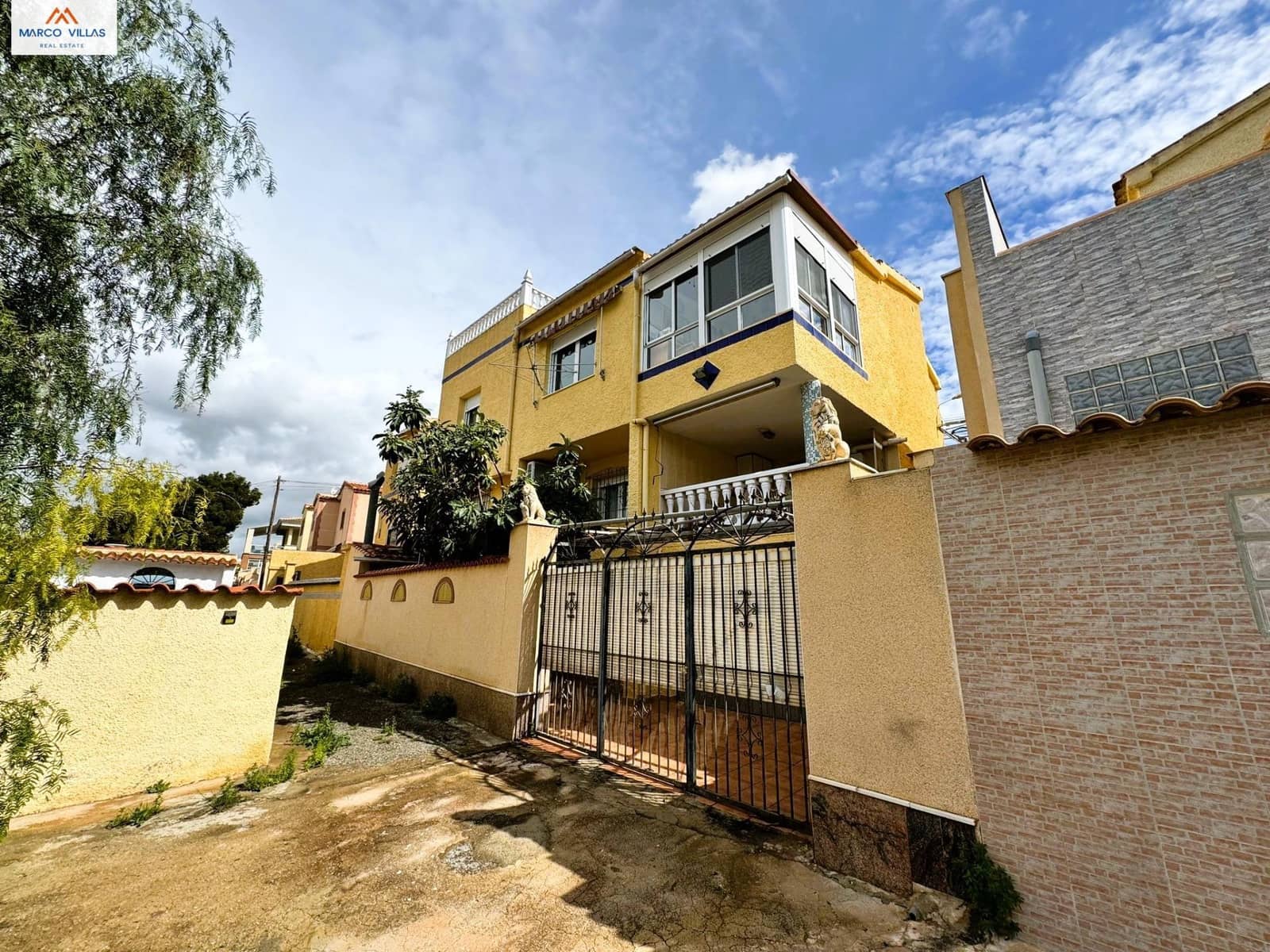 6 Zimmer Villa zu verkaufen in San Fulgencio mit Garage - 299.000 € (Ref: 8869783)