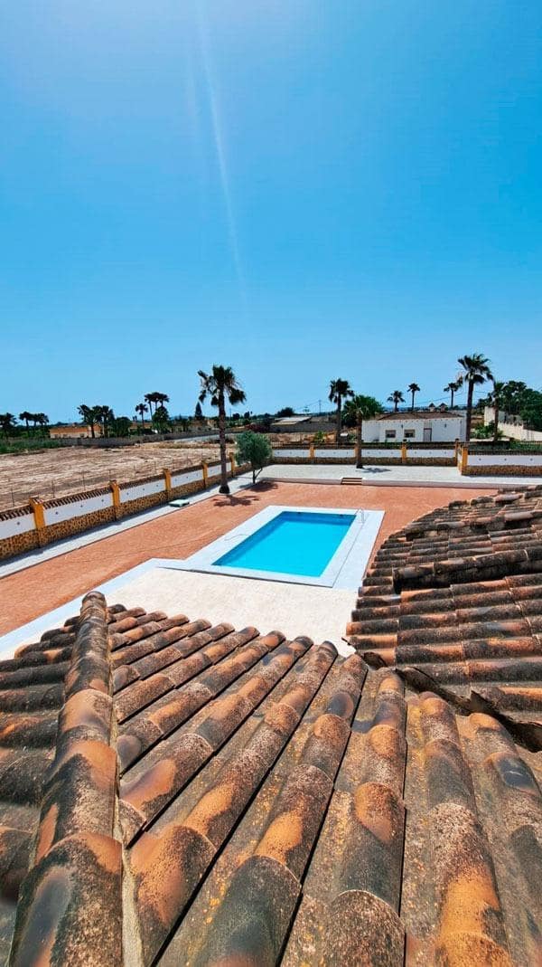 3 soveværelse Villa til salg i Catral med swimmingpool garage - € 375.000 (Ref: 8874713)