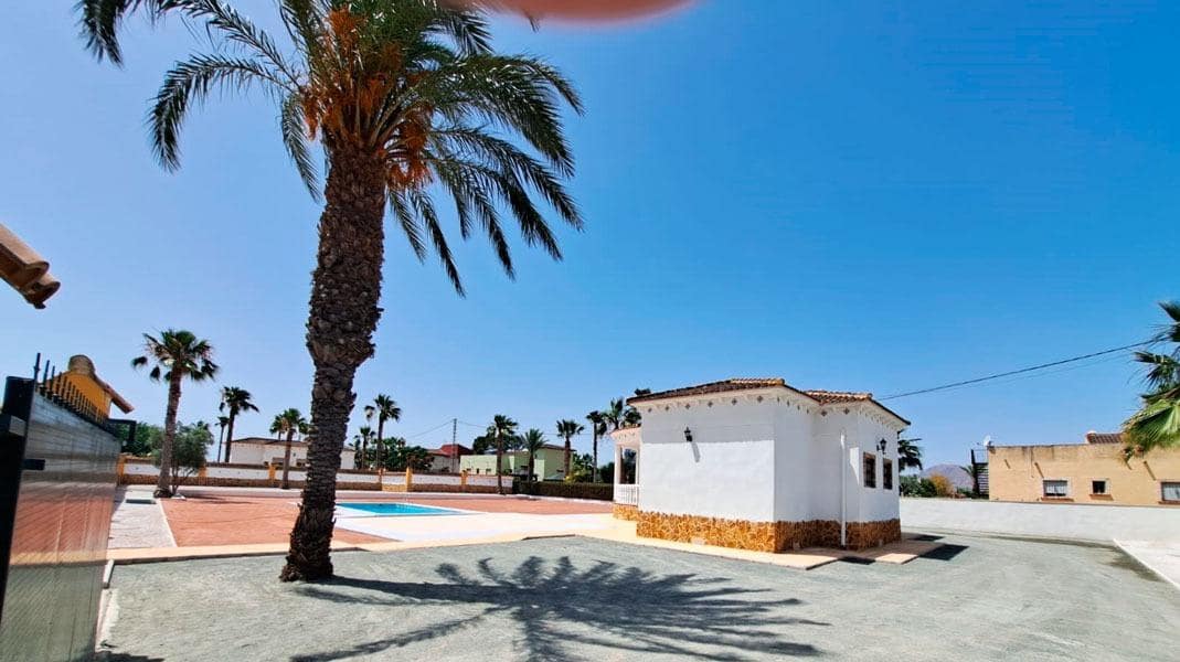 3 soveværelse Villa til salg i Catral med swimmingpool garage - € 375.000 (Ref: 8874713)