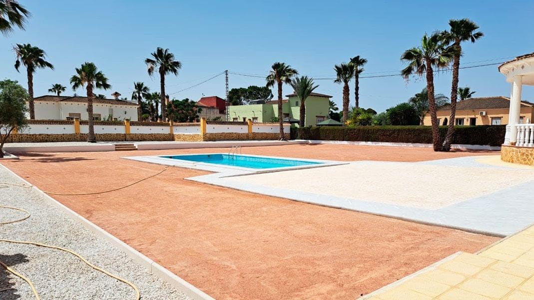 3 soveværelse Villa til salg i Catral med swimmingpool garage - € 375.000 (Ref: 8874713)