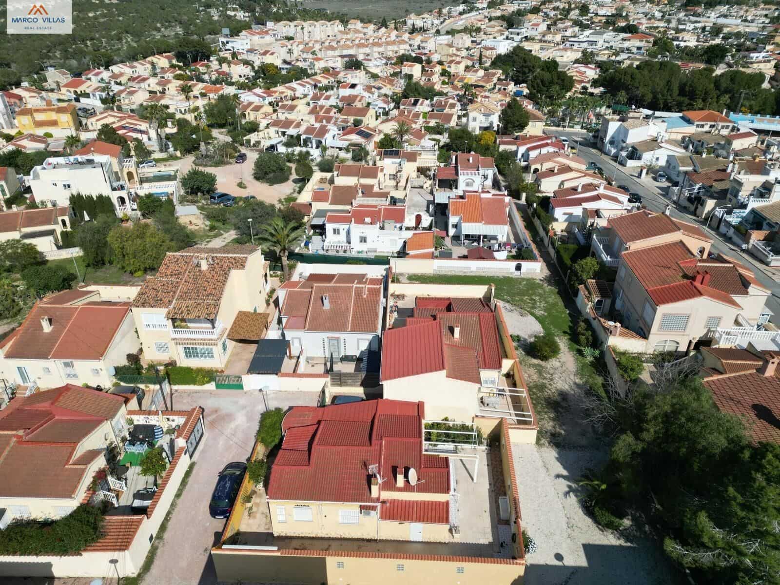 3 bedroom Villa for sale in San Fulgencio - € 230,000 (Ref: 8897013)