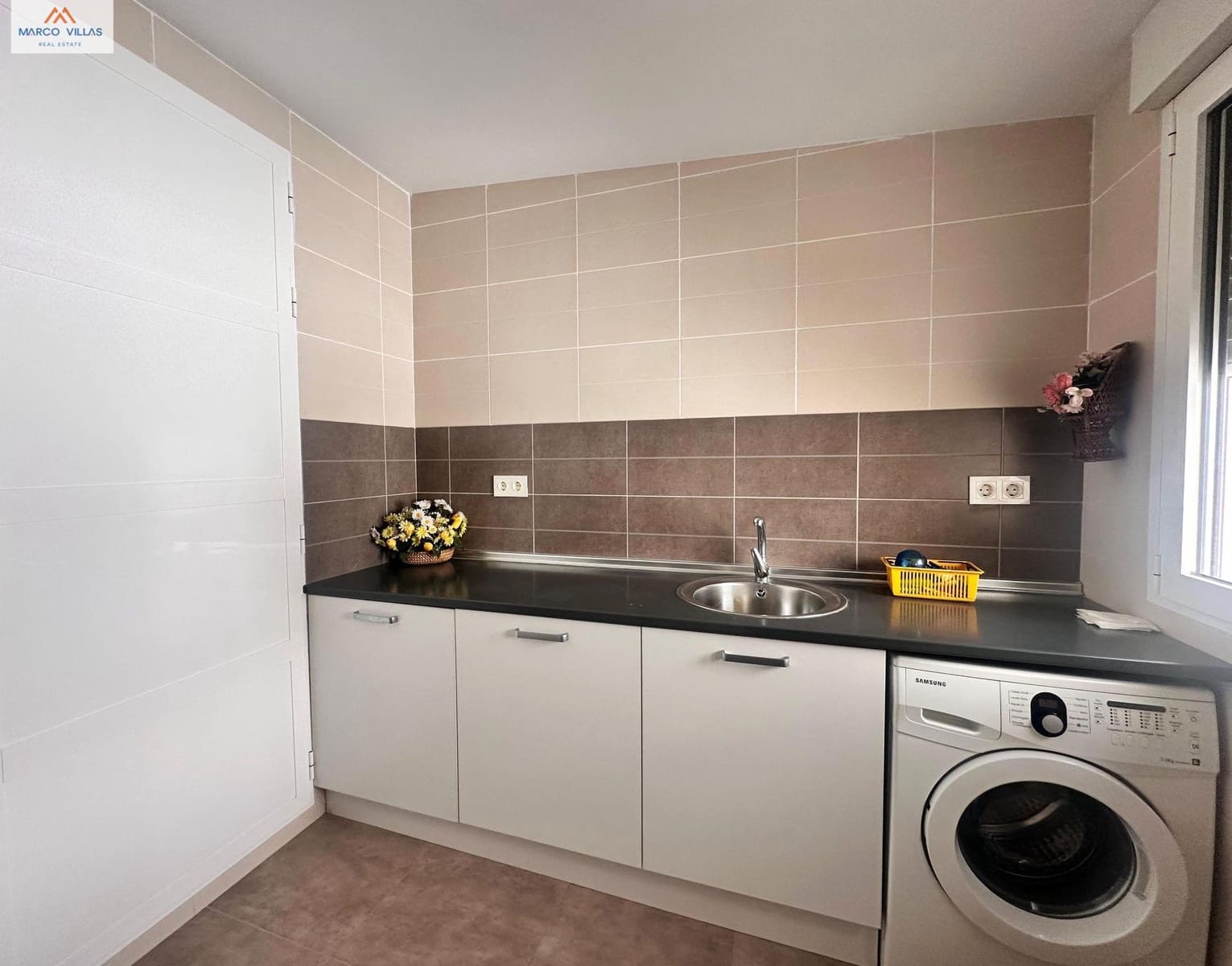 4 bedroom Villa for sale in Guardamar del Segura with pool garage - € 435,000 (Ref: 9003639)