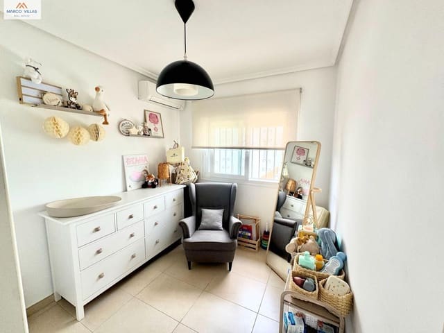 4 bedroom Villa for sale in San Fulgencio with pool - € 265,000 (Ref: 9160970)