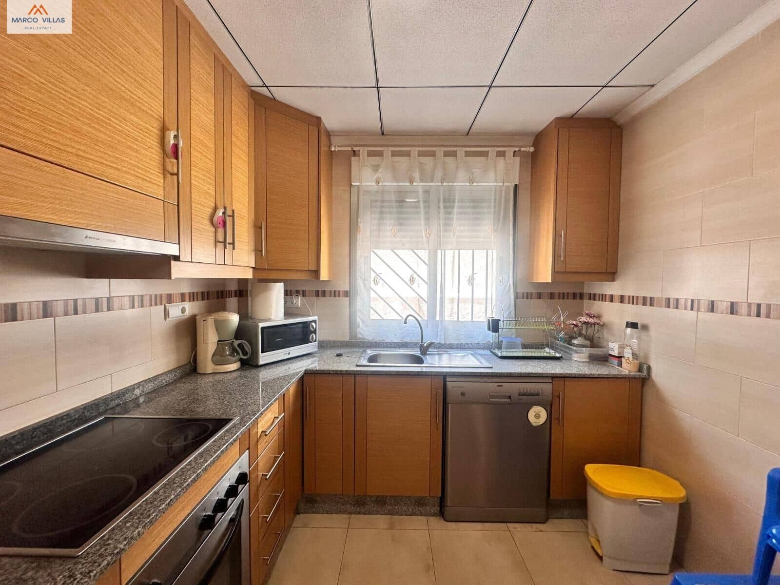 3 makuuhuone Rivitalo myytävänä paikassa Guardamar del Segura mukana uima-altaan 
autotalli - 219 000 € (Ref: 9176431)