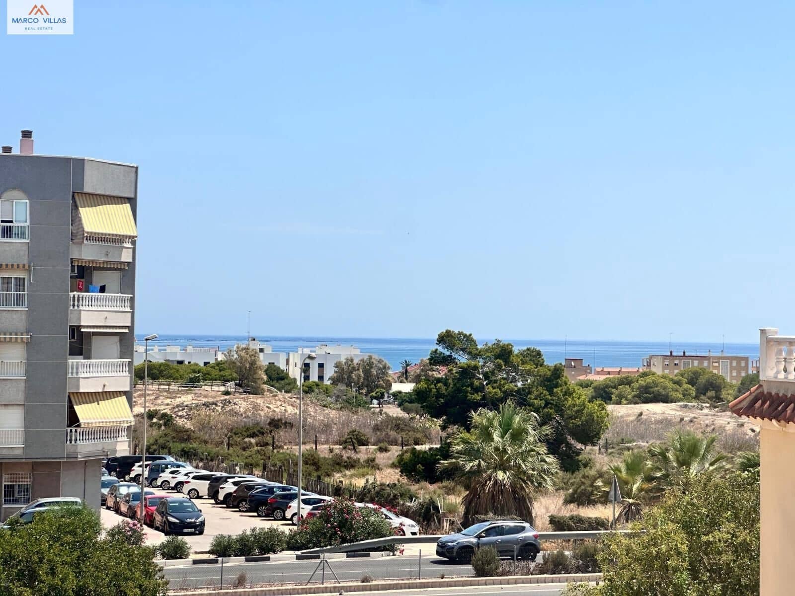 3 makuuhuone Rivitalo myytävänä paikassa Guardamar del Segura mukana uima-altaan 
autotalli - 219 000 € (Ref: 9176431)