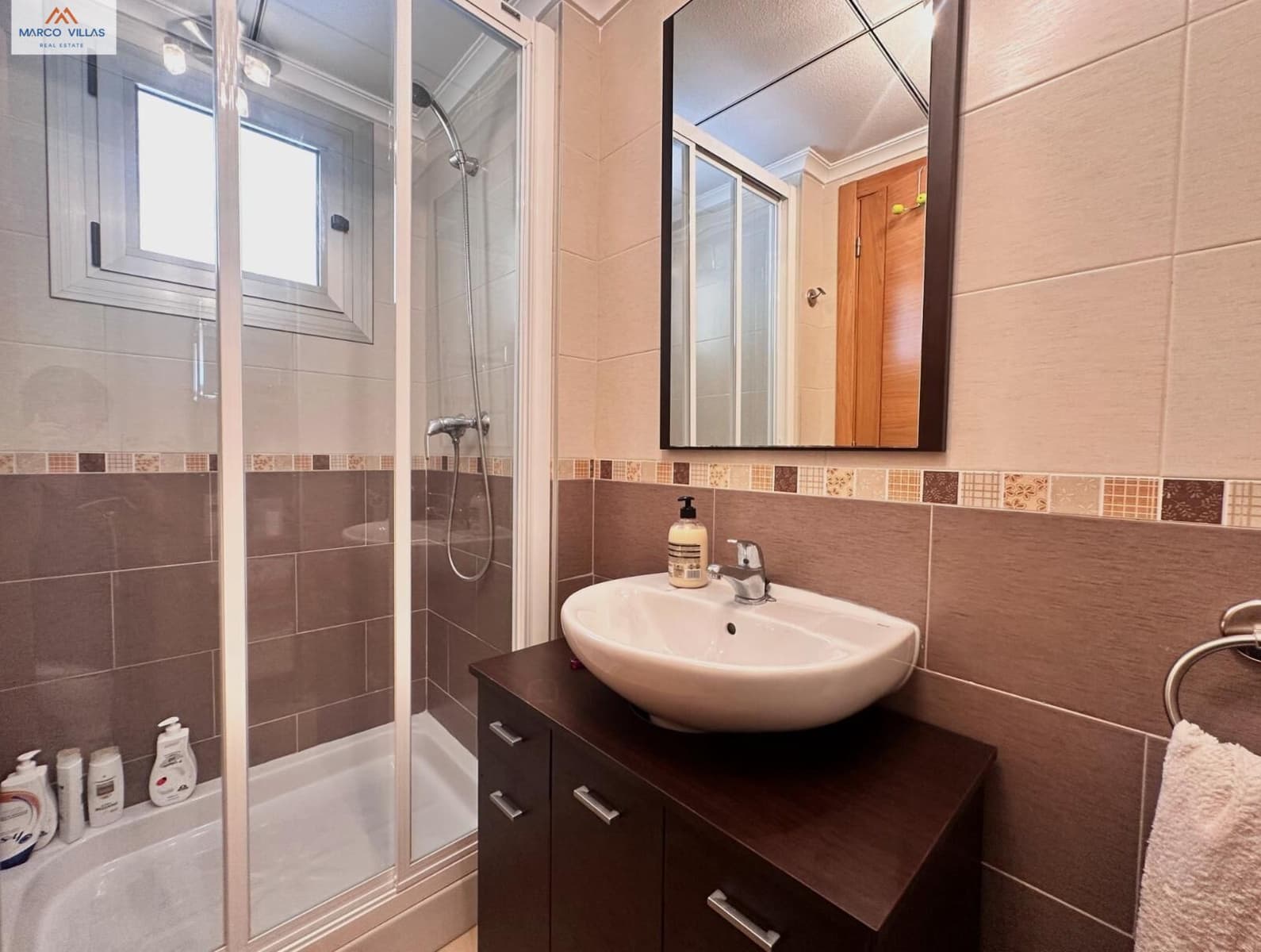 3 makuuhuone Rivitalo myytävänä paikassa Guardamar del Segura mukana uima-altaan 
autotalli - 219 000 € (Ref: 9176431)