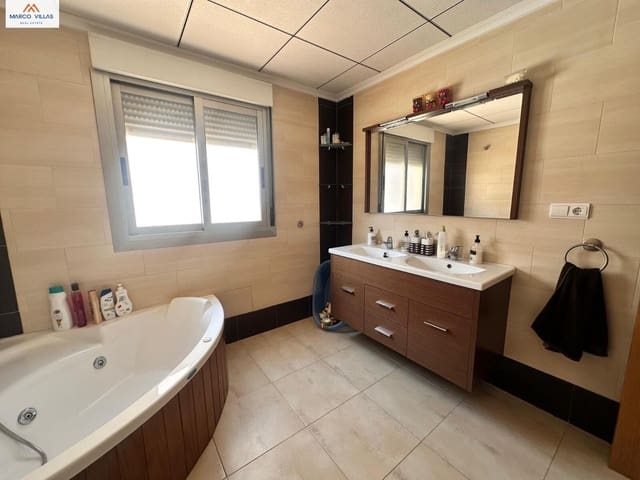 3 soverom Rekkehus til salgs i Los Secanos, Guardamar del Segura med svømmebasseng garasje - € 245 000 (Ref: 9176431)