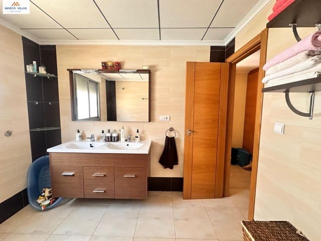 3 sypialnia Dom szeregowy na sprzedaż w Los Secanos, Guardamar del Segura z basenem garażem - 245 000 € (Ref: 9176431)