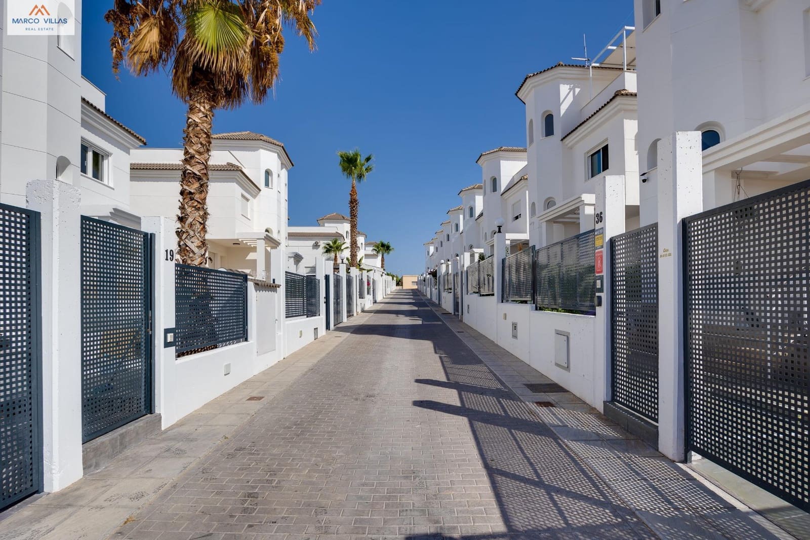 3 slaapkamer Villa te koop in San Fulgencio met zwembad - € 280.000 (Ref: 9202408)