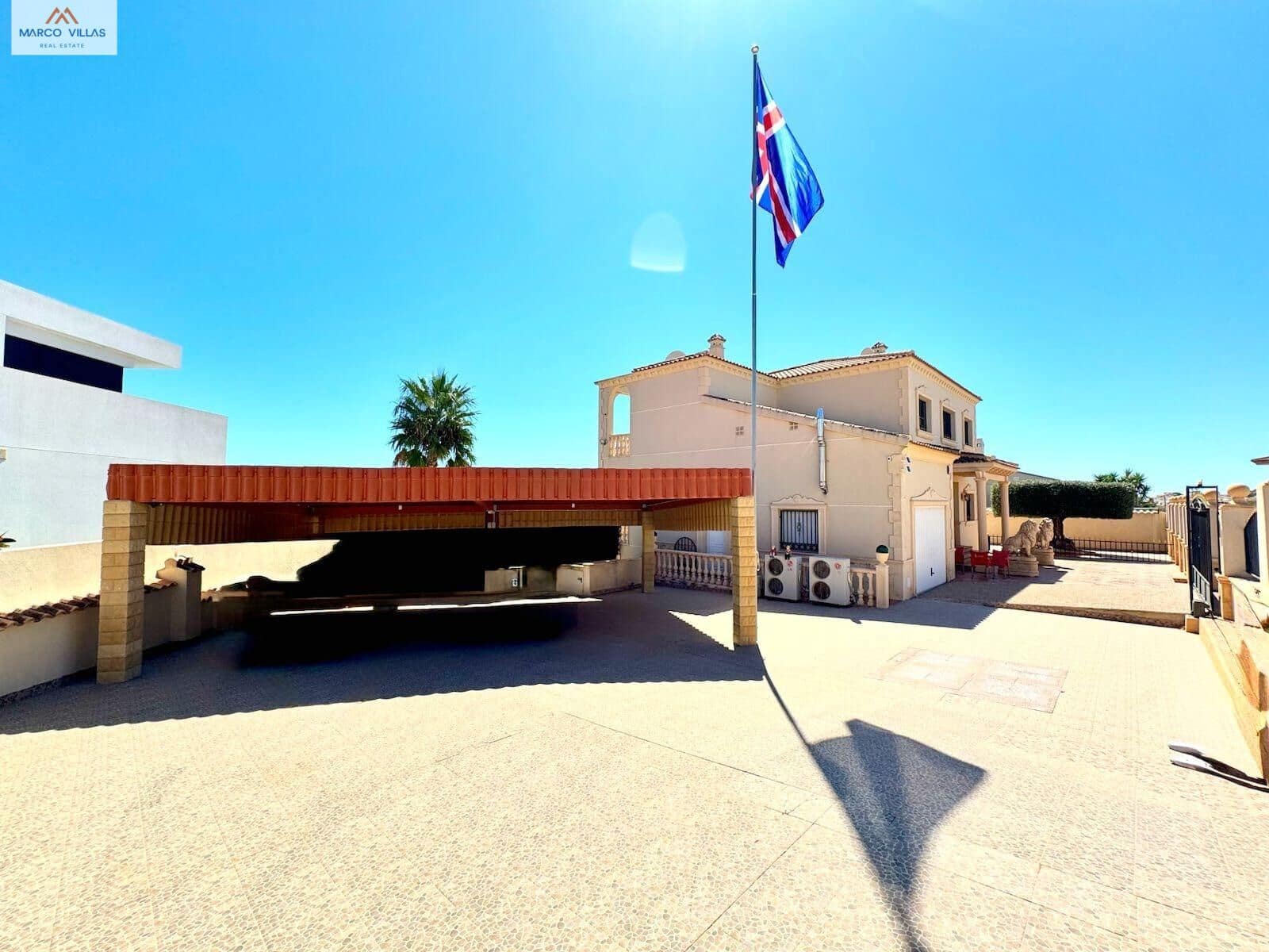 8 Zimmer Villa zu verkaufen in San Fulgencio mit Pool Garage - 950.000 € (Ref: 9236889)