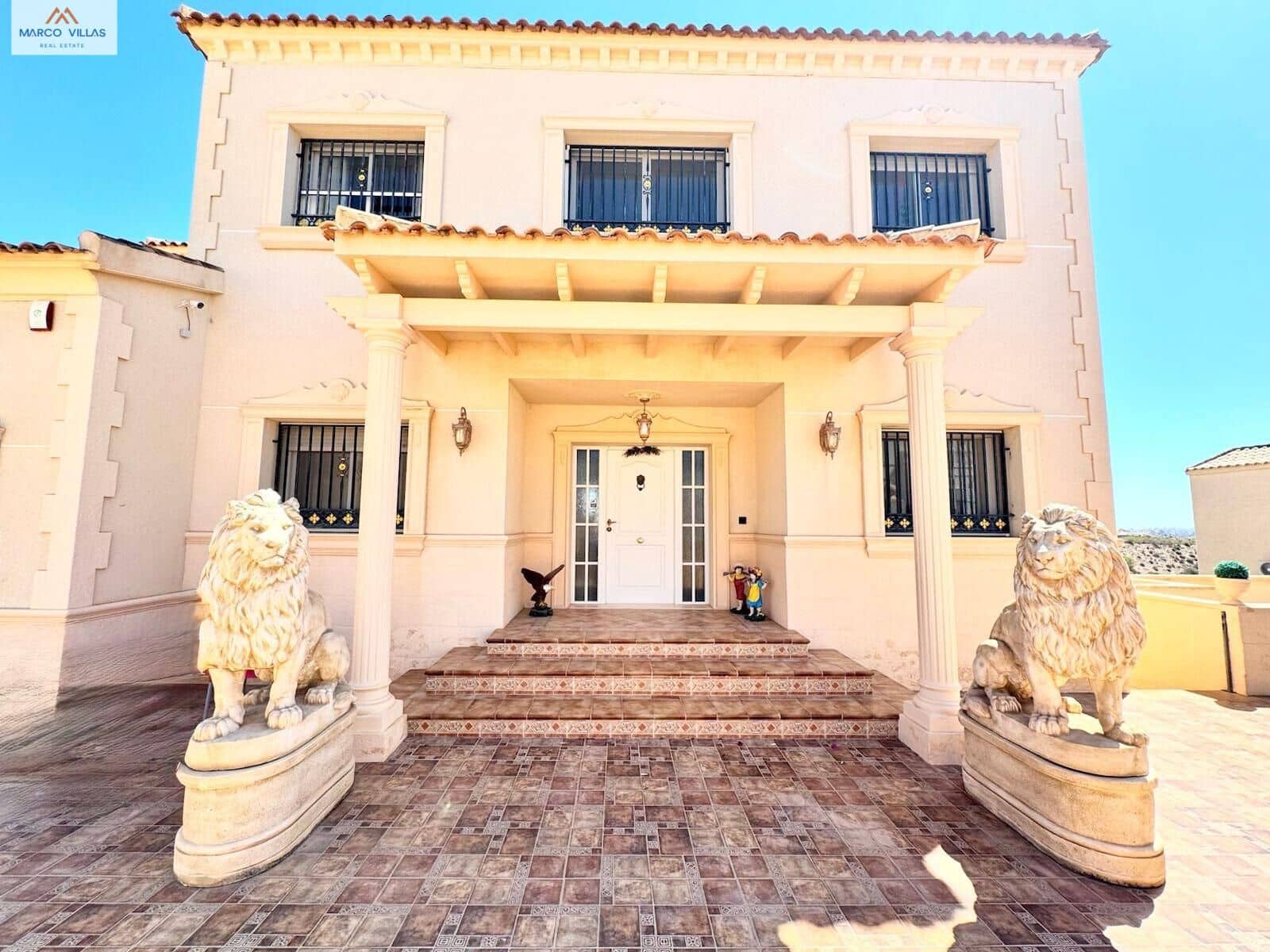 8 Zimmer Villa zu verkaufen in San Fulgencio mit Pool Garage - 950.000 € (Ref: 9236889)