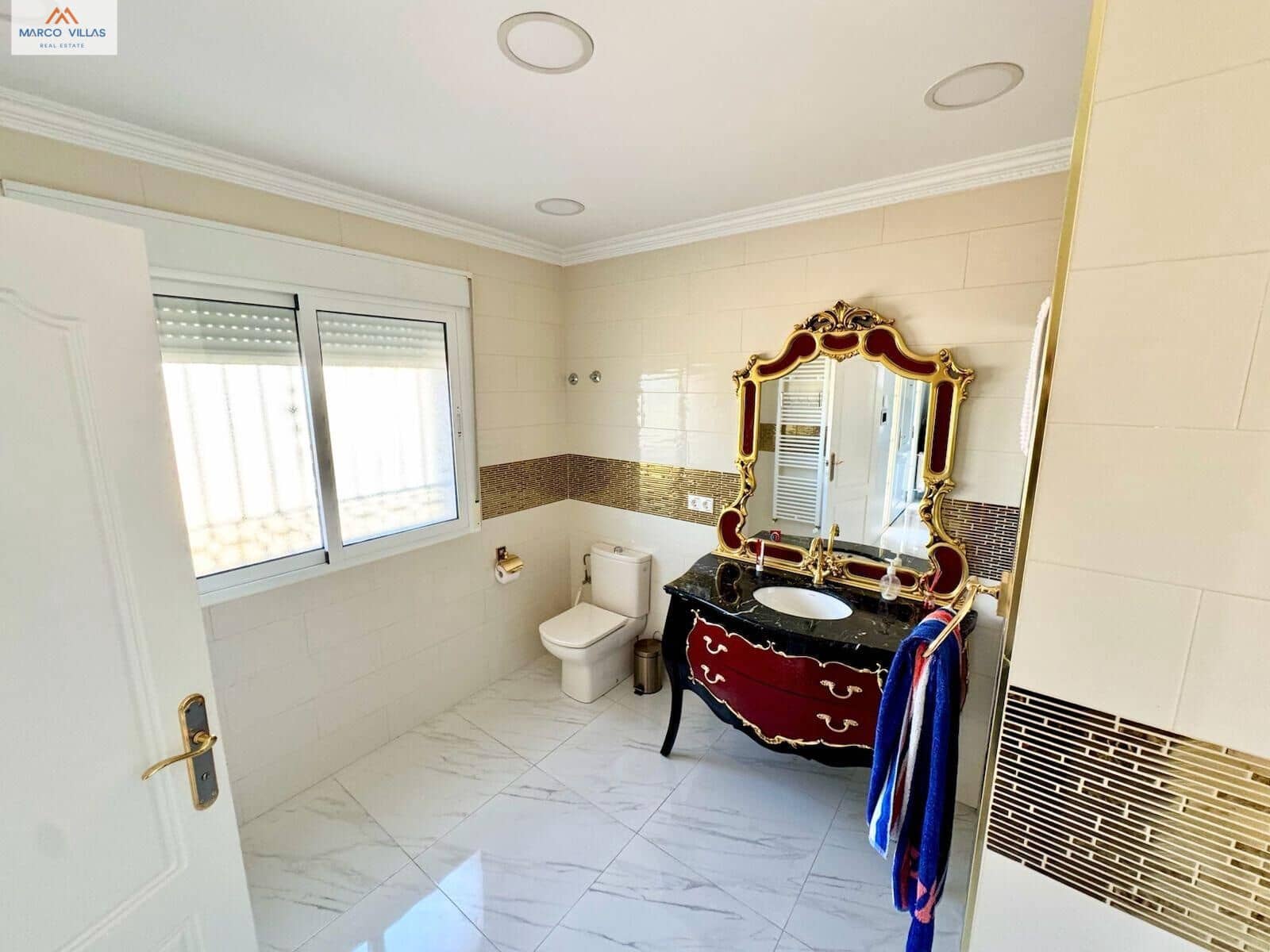 8 Zimmer Villa zu verkaufen in San Fulgencio mit Pool Garage - 950.000 € (Ref: 9236889)