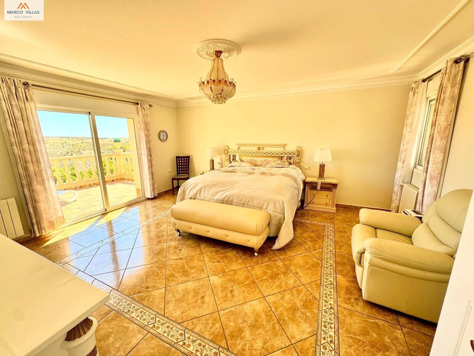 8 Zimmer Villa zu verkaufen in San Fulgencio mit Pool Garage - 950.000 € (Ref: 9236889)