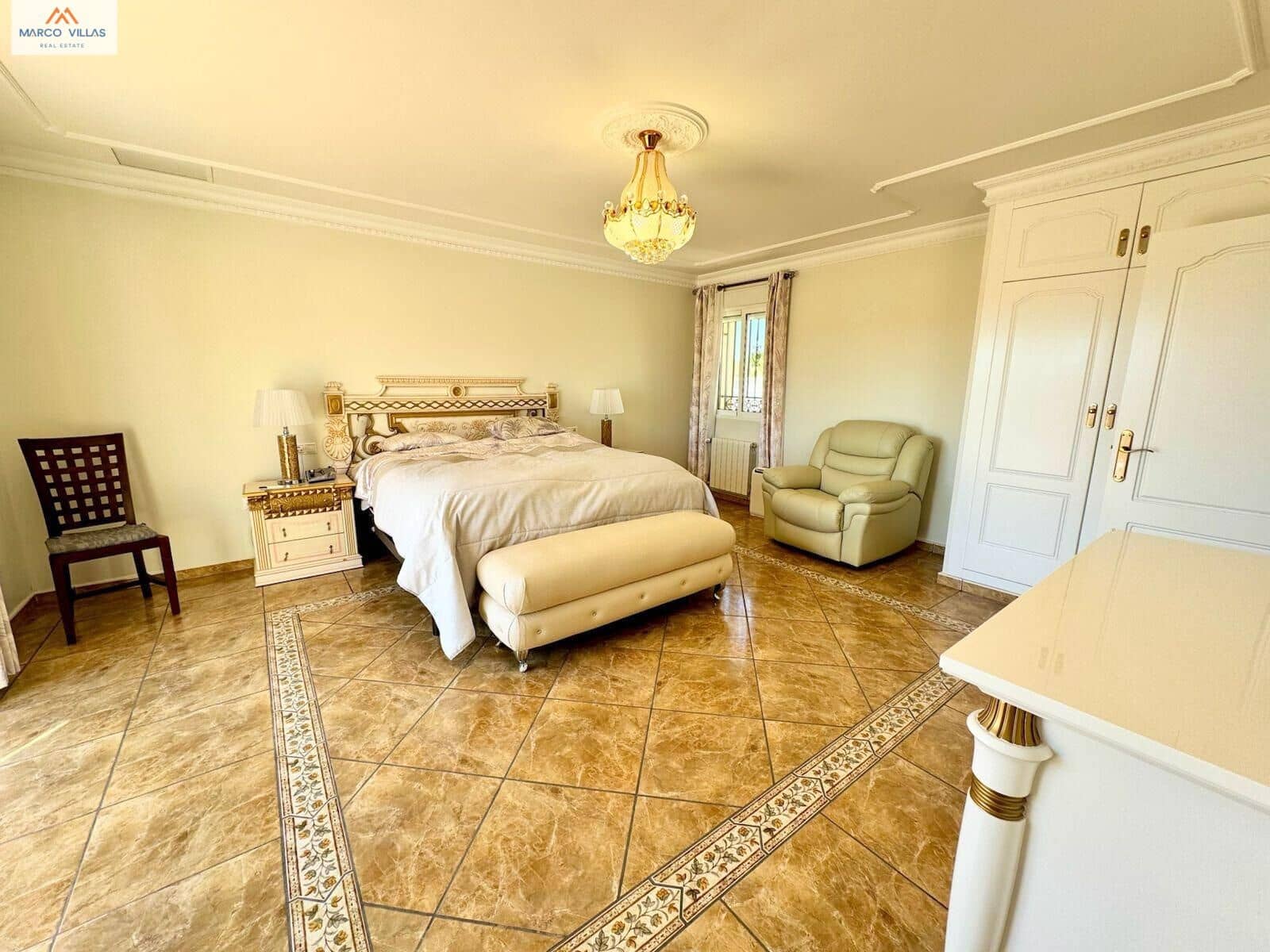 8 Zimmer Villa zu verkaufen in San Fulgencio mit Pool Garage - 950.000 € (Ref: 9236889)