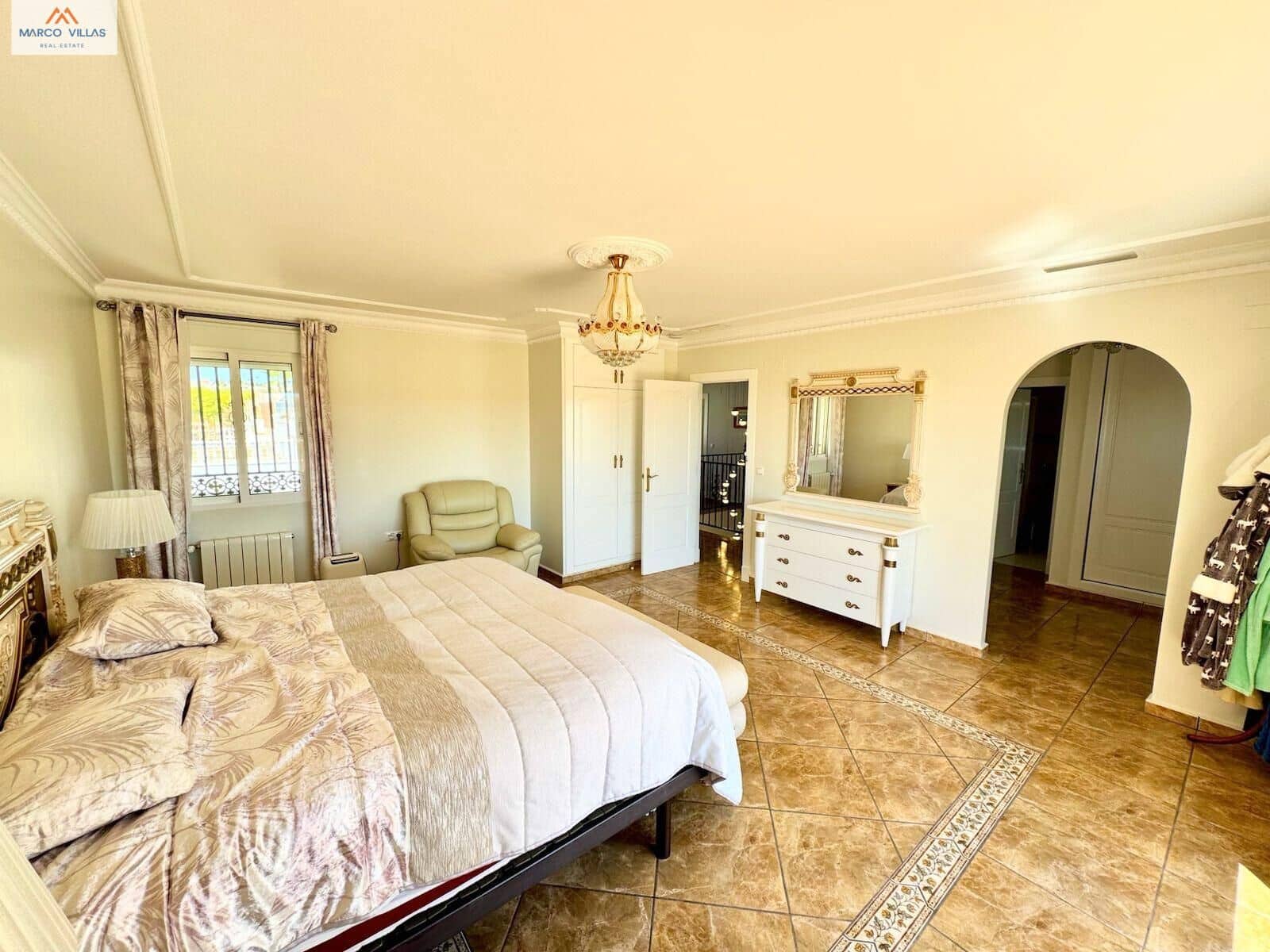 8 Zimmer Villa zu verkaufen in San Fulgencio mit Pool Garage - 950.000 € (Ref: 9236889)