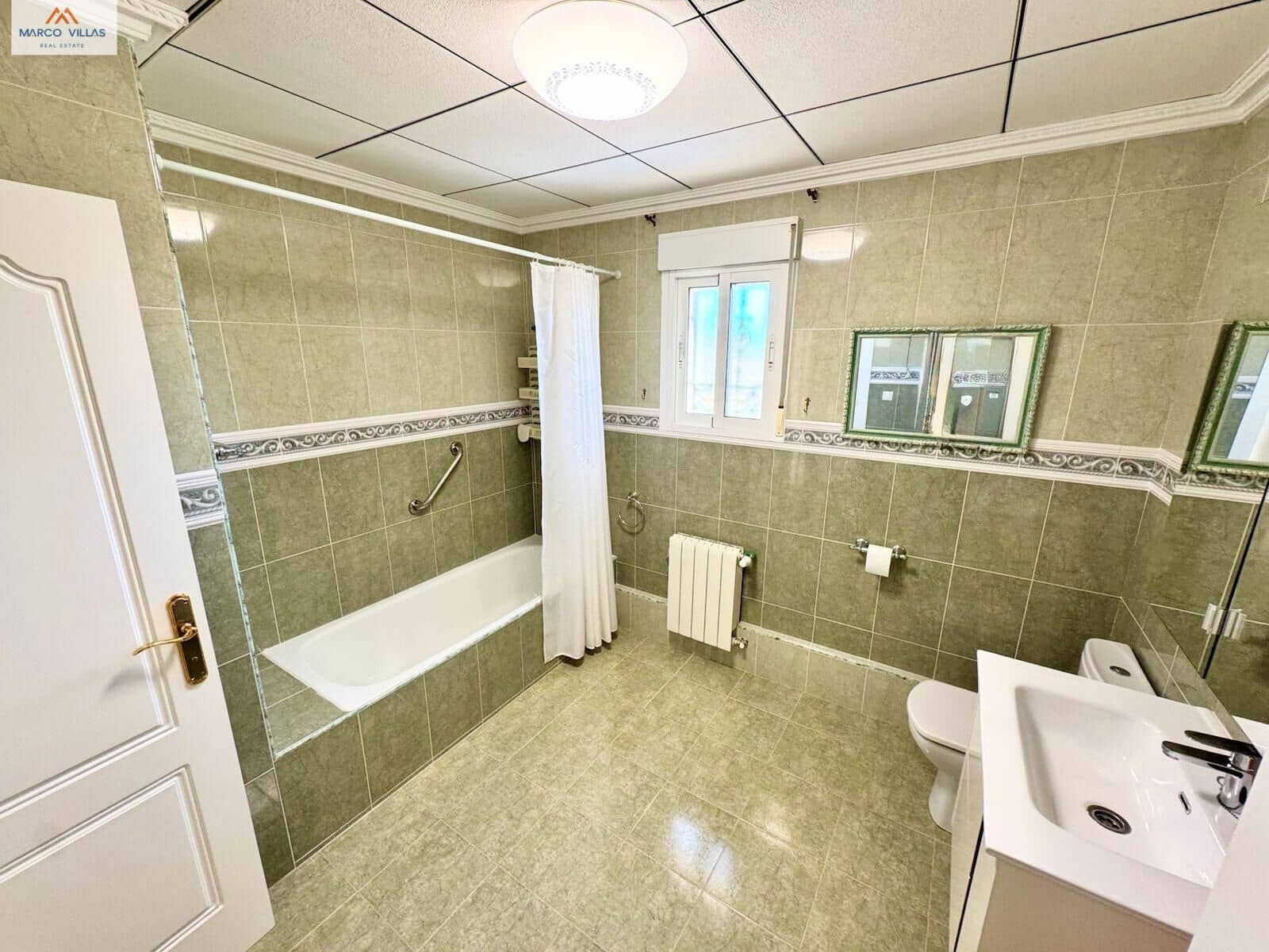 8 Zimmer Villa zu verkaufen in San Fulgencio mit Pool Garage - 950.000 € (Ref: 9236889)