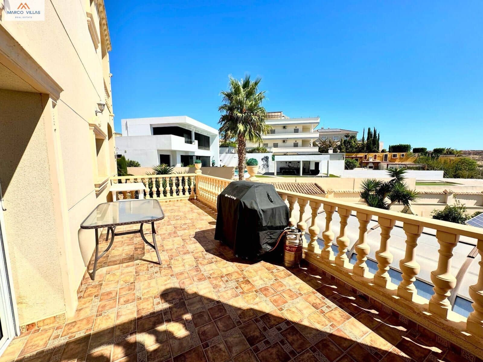 8 Zimmer Villa zu verkaufen in San Fulgencio mit Pool Garage - 950.000 € (Ref: 9236889)