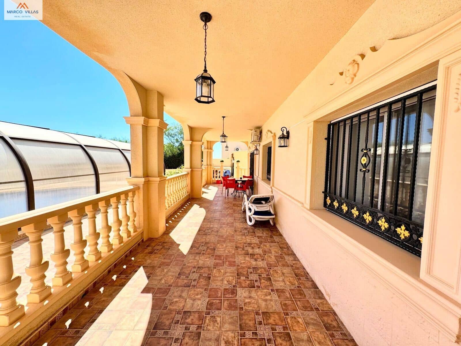 8 Zimmer Villa zu verkaufen in San Fulgencio mit Pool Garage - 950.000 € (Ref: 9236889)