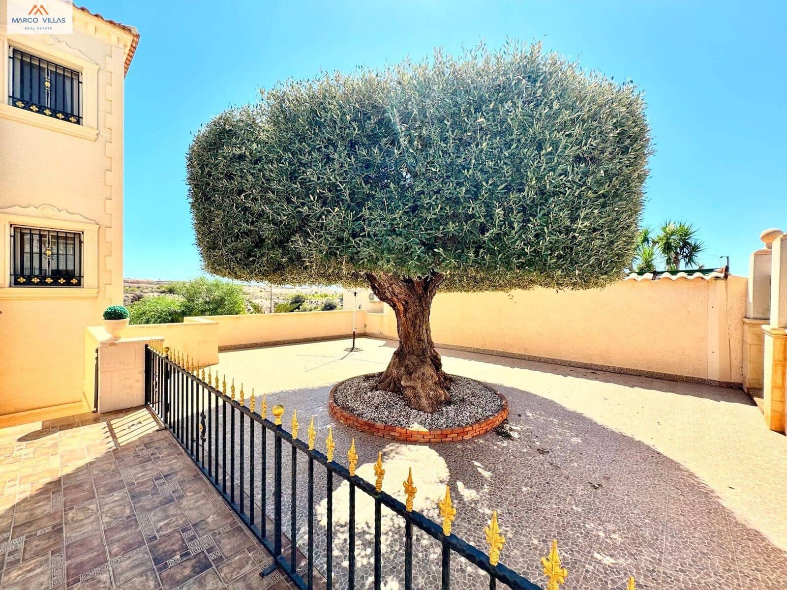 8 Zimmer Villa zu verkaufen in San Fulgencio mit Pool Garage - 950.000 € (Ref: 9236889)