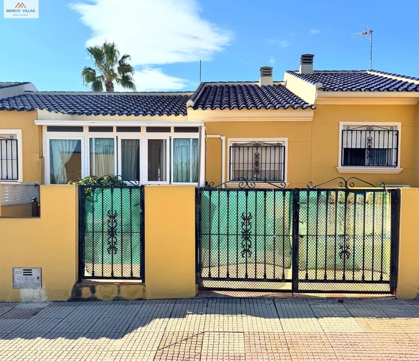 2 slaapkamer Rijtjeshuis te koop in San Fulgencio met zwembad - € 170.000 (Ref: 9291545)