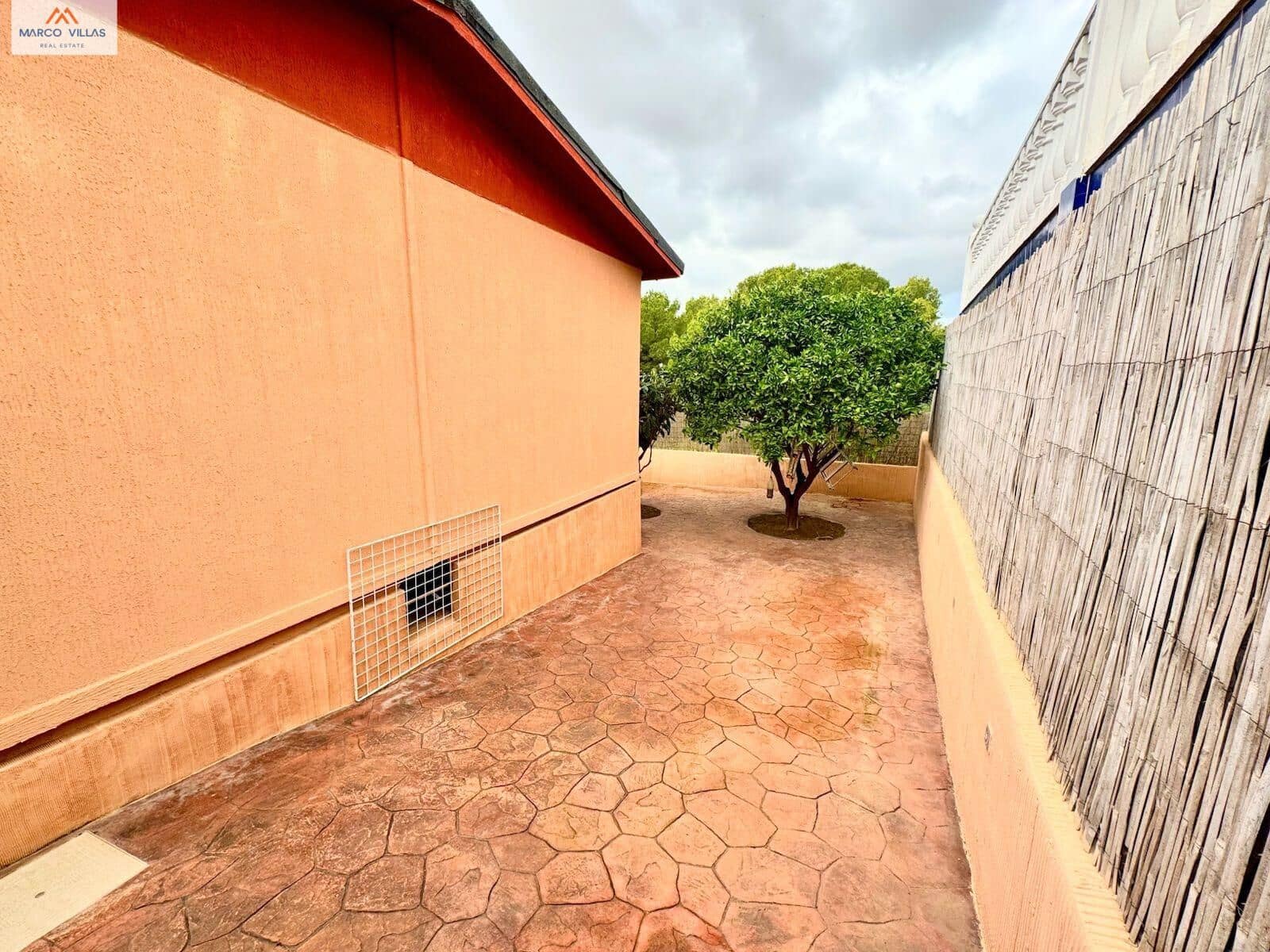 5 bedroom Villa for sale in San Fulgencio with pool garage - € 425,000 (Ref: 9310887)